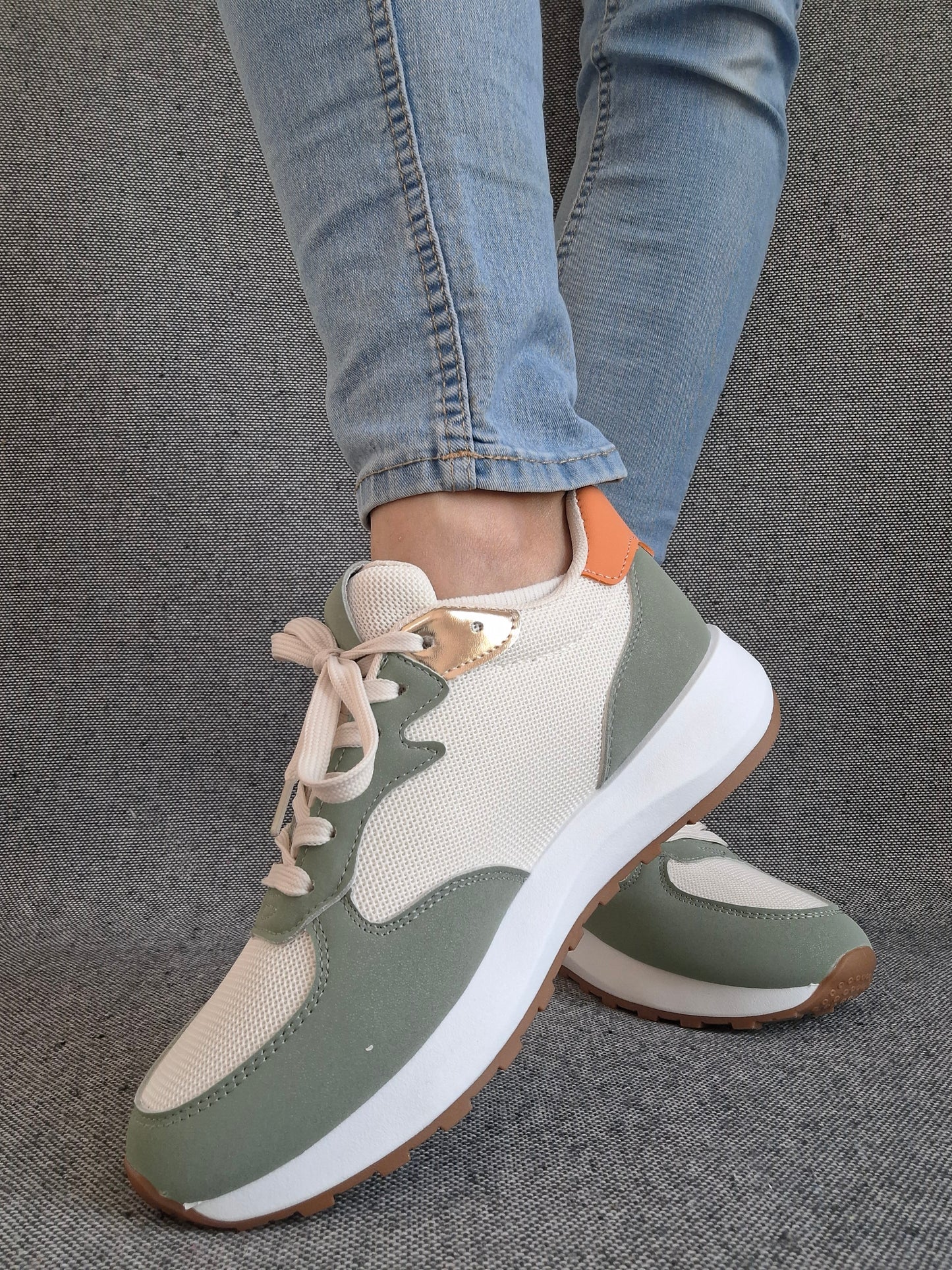 Chaussures baskets basses vert d'eau tendance avec détails léopard style sneakers