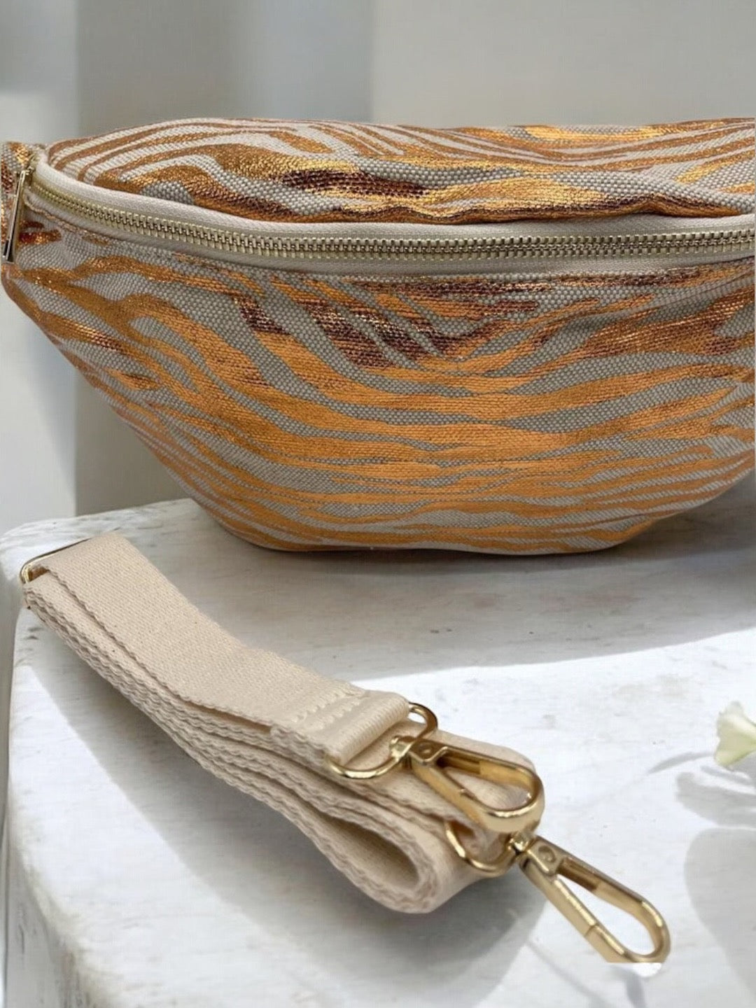 Sac banane XL tissu motif zebre beige champagne cuivre