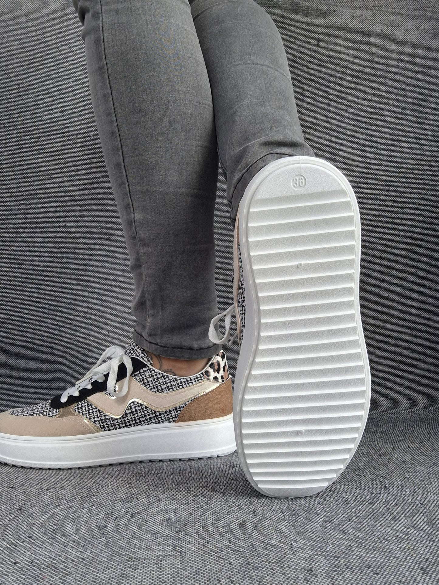 Chaussures baskets noires et blanches en tweed style converse
