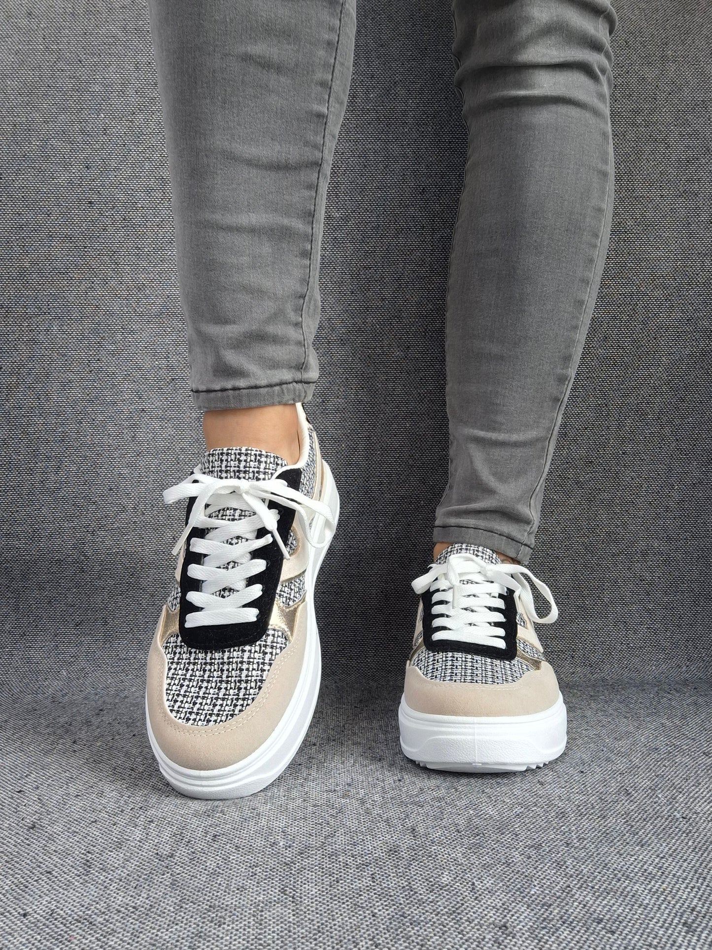 Chaussures baskets noires et blanches en tweed style converse