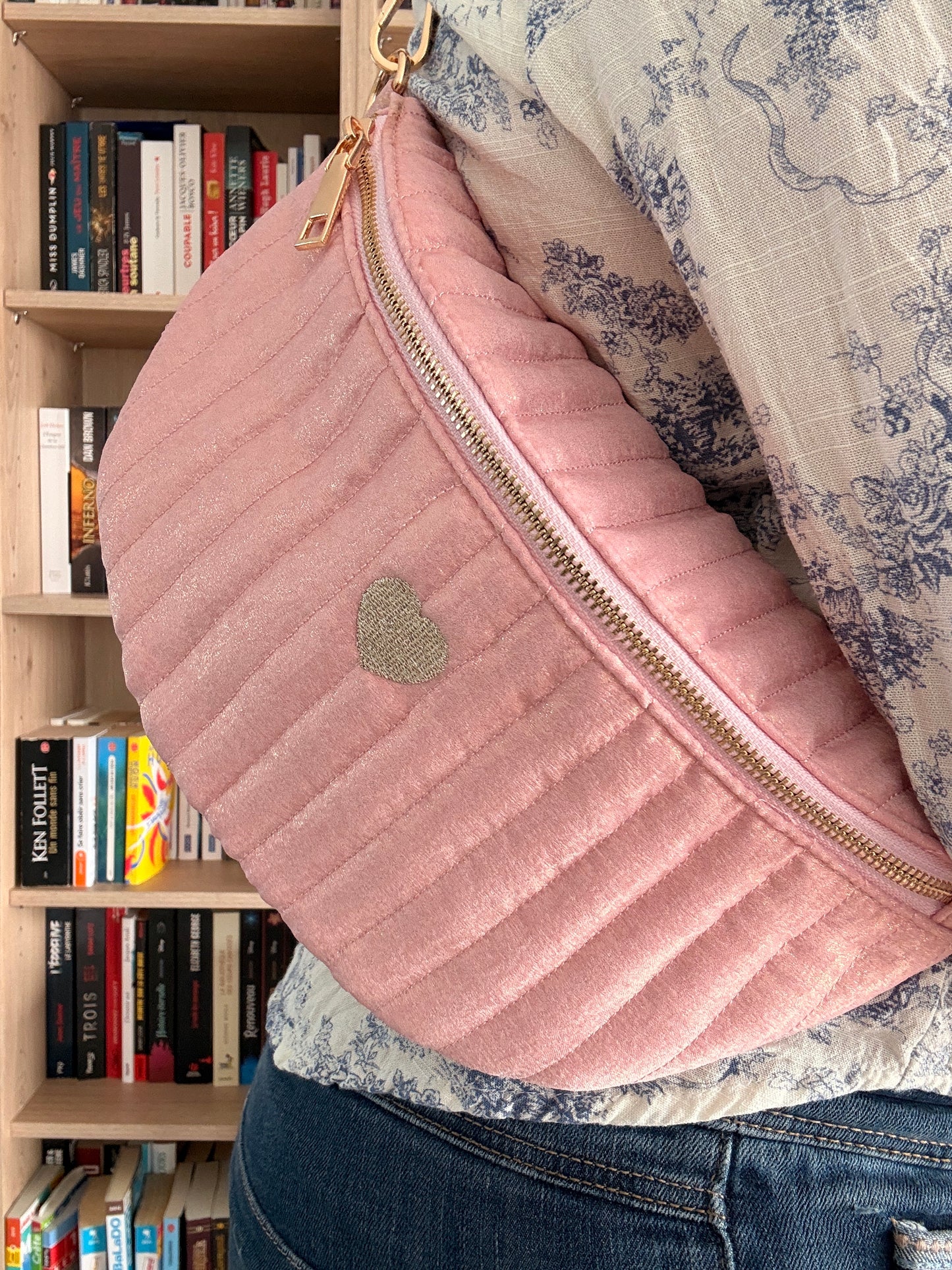 Sac Banane Rose Irisé Brillant - Texture Lumineuse Cœur Doré Femme