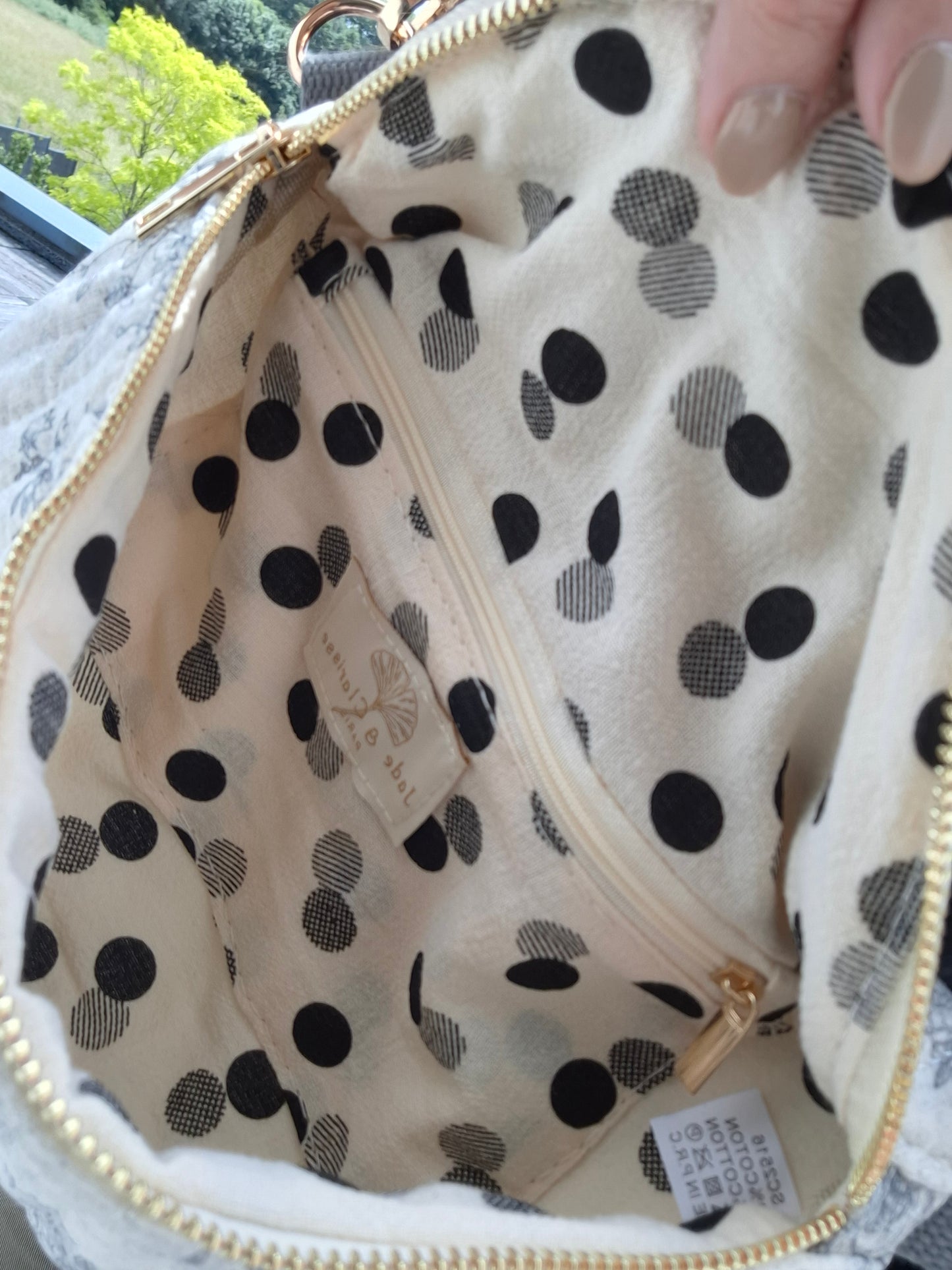 Sac banane en coton matelassé liberty blanc motif floral gris