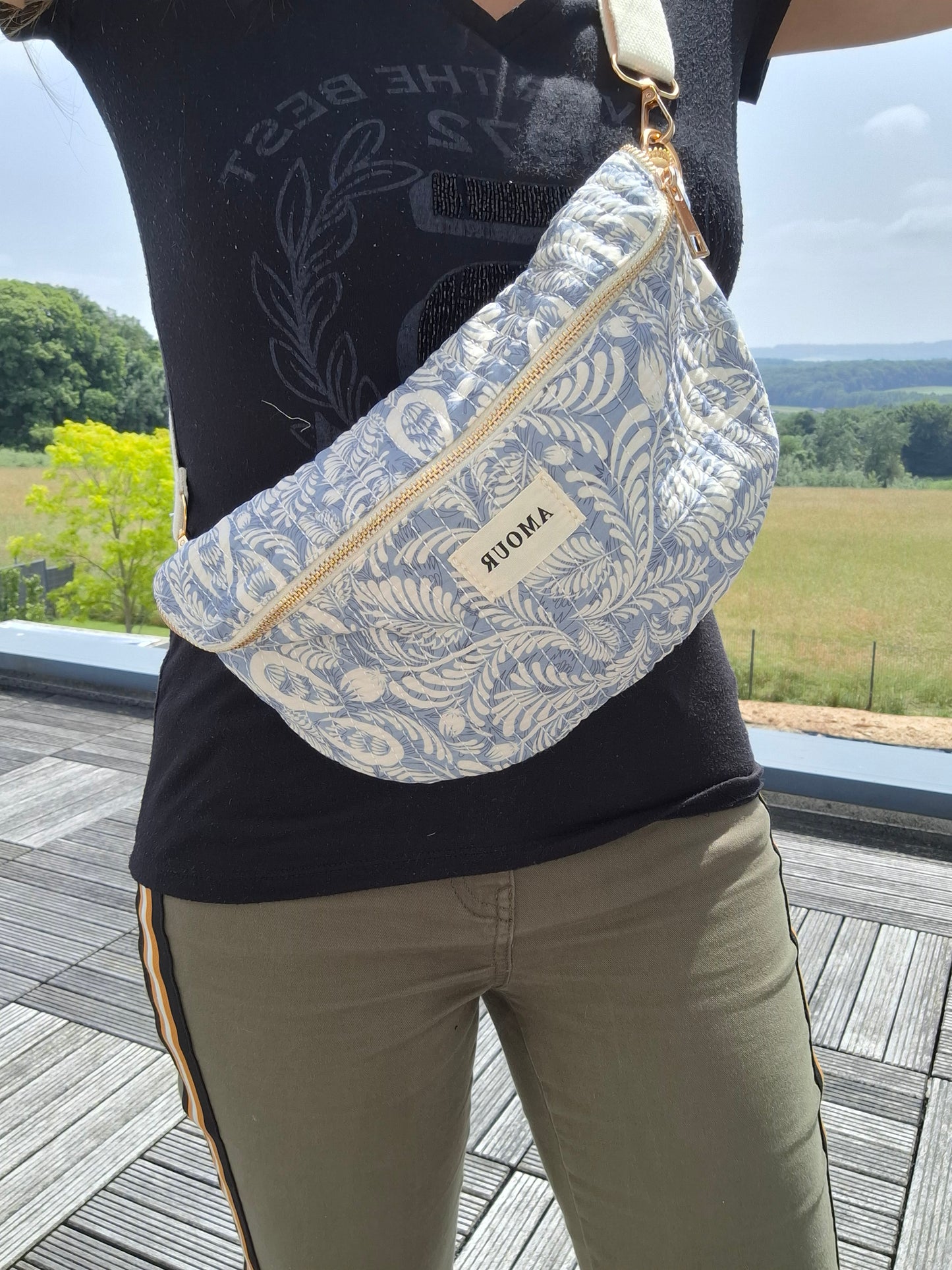 Sac banane en coton matelassé liberty fleuri bleu et creme