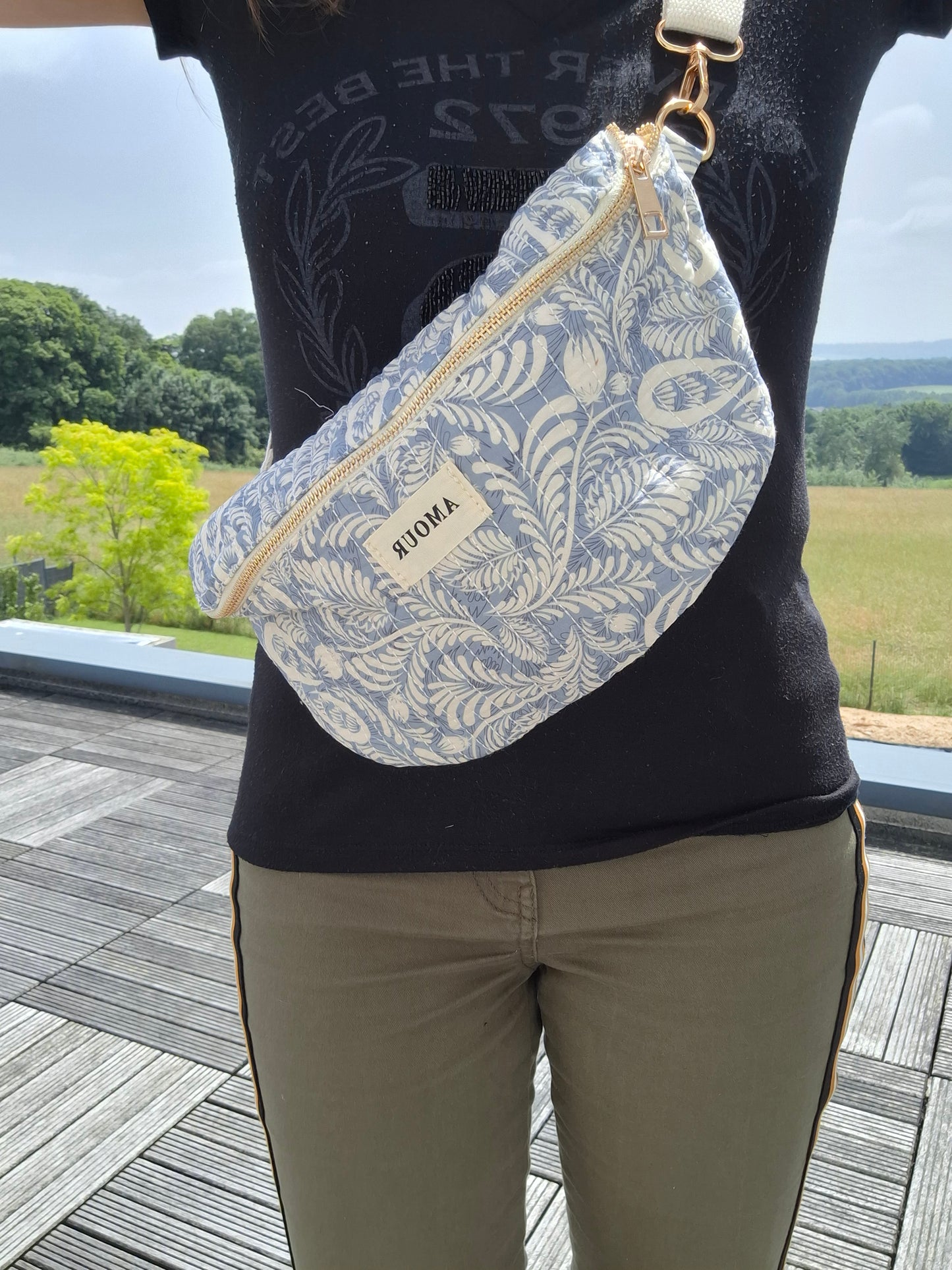 Sac banane en coton matelassé liberty fleuri bleu et creme