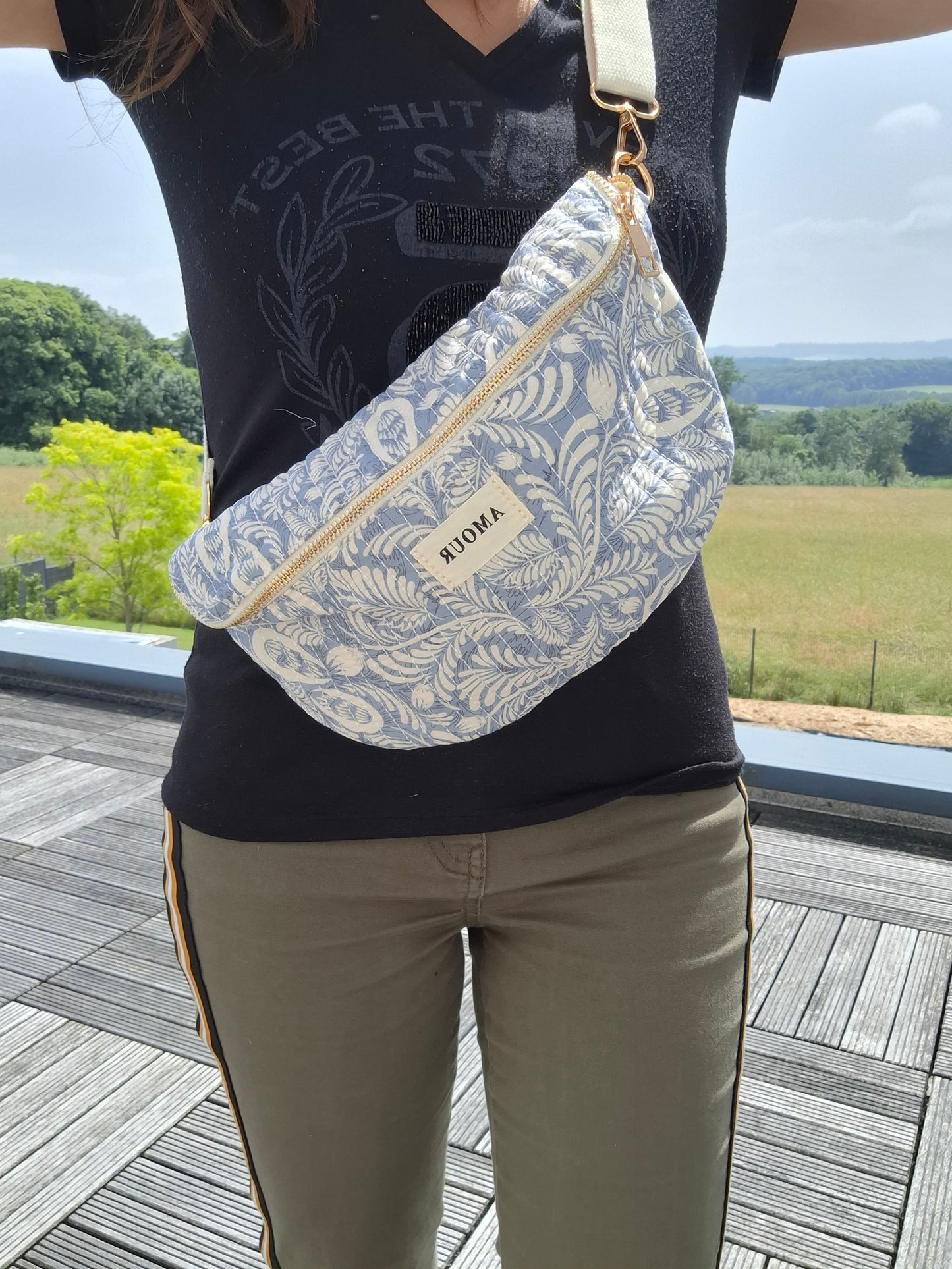 Sac banane en coton matelassé liberty fleuri bleu et creme