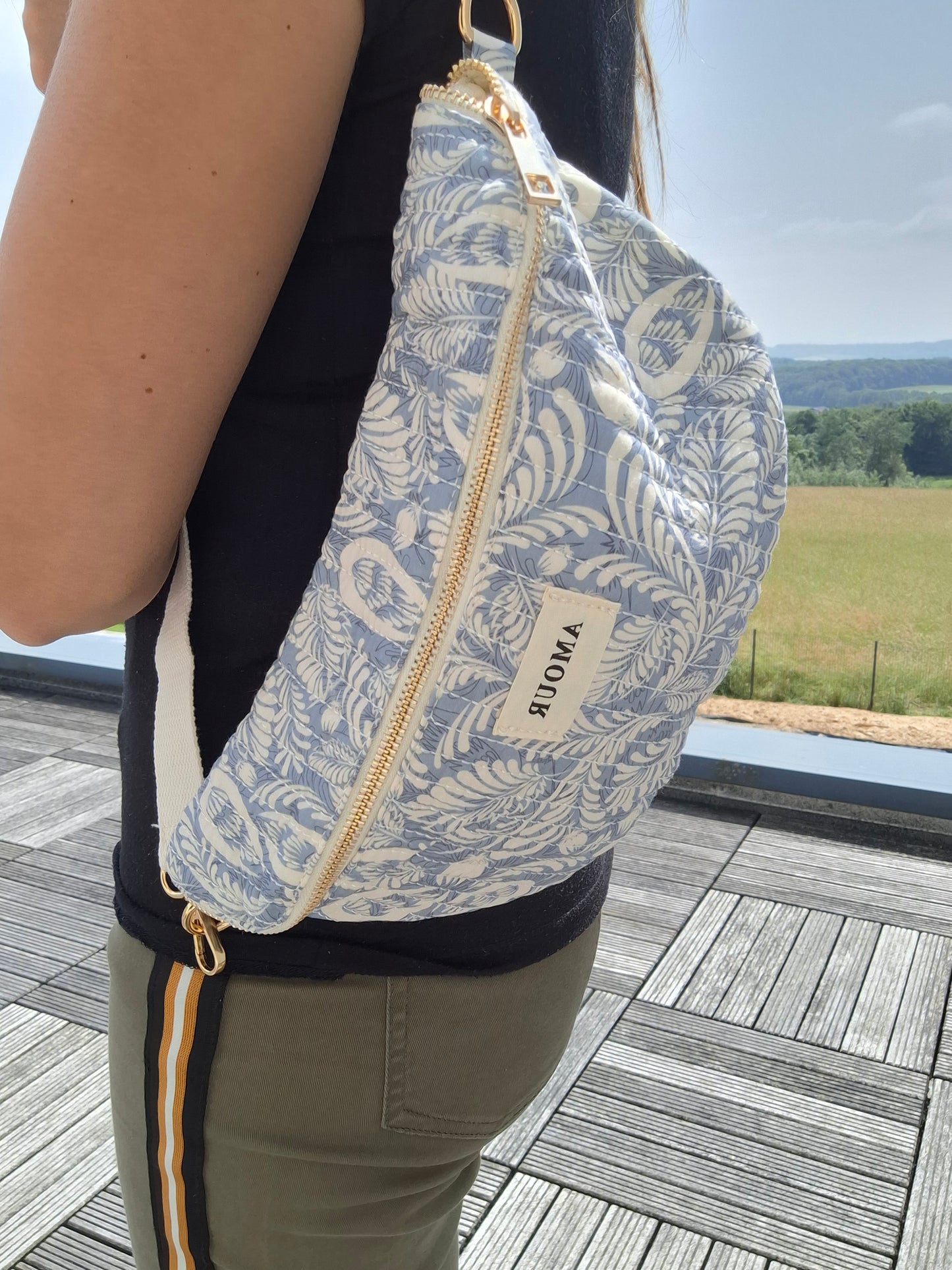 Sac banane en coton matelassé liberty fleuri bleu et creme