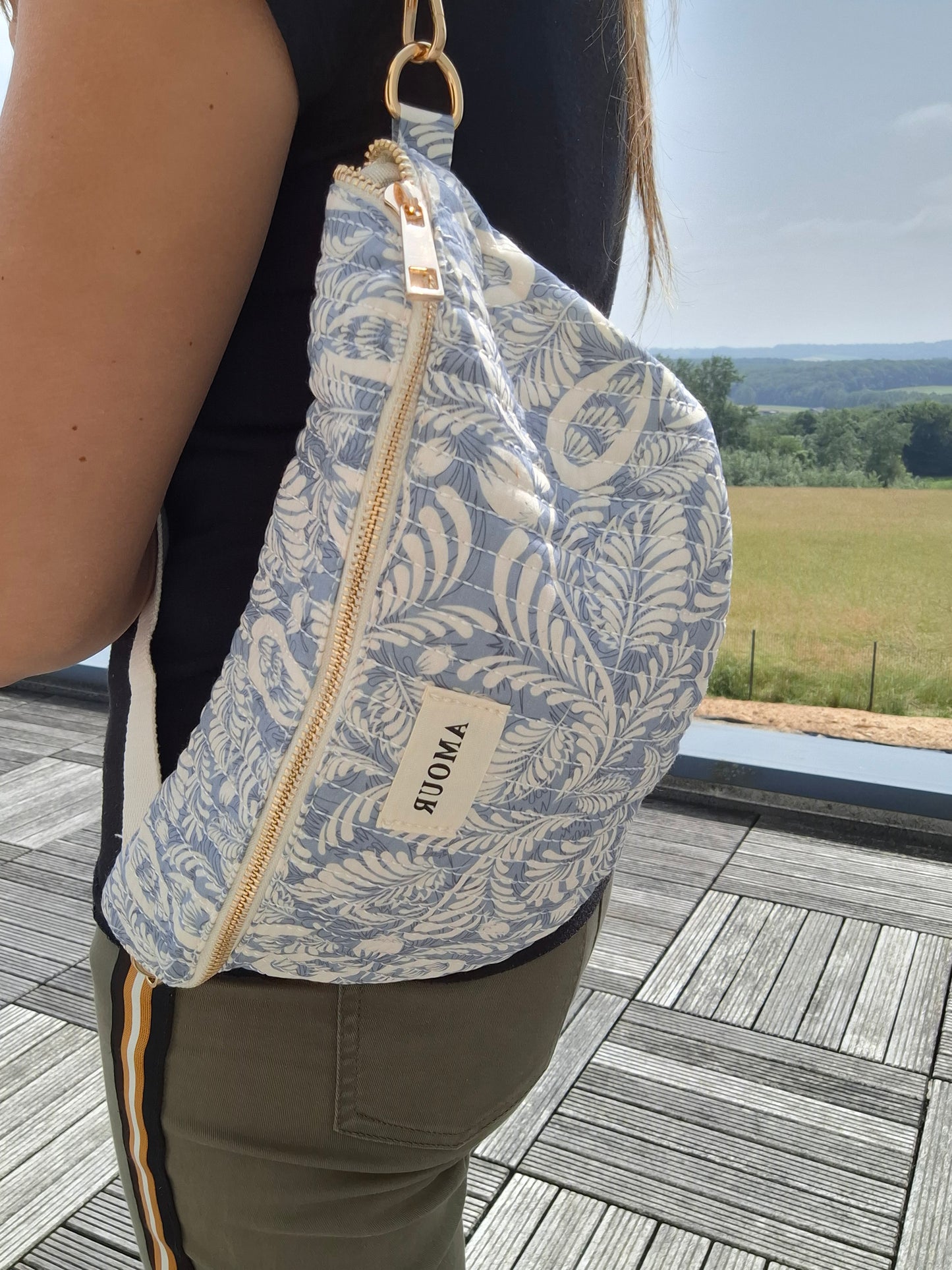 Sac banane en coton matelassé liberty fleuri bleu et creme