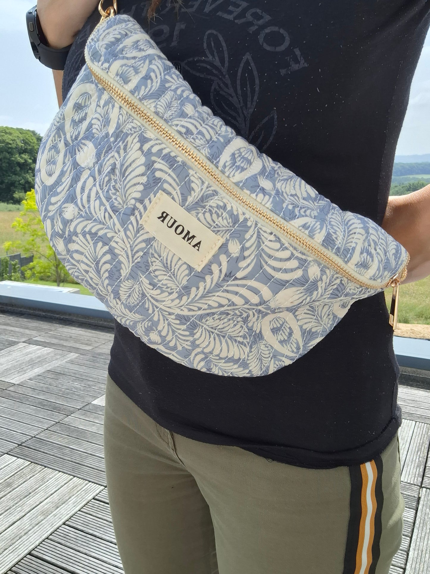 Sac banane en coton matelassé liberty fleuri bleu et creme
