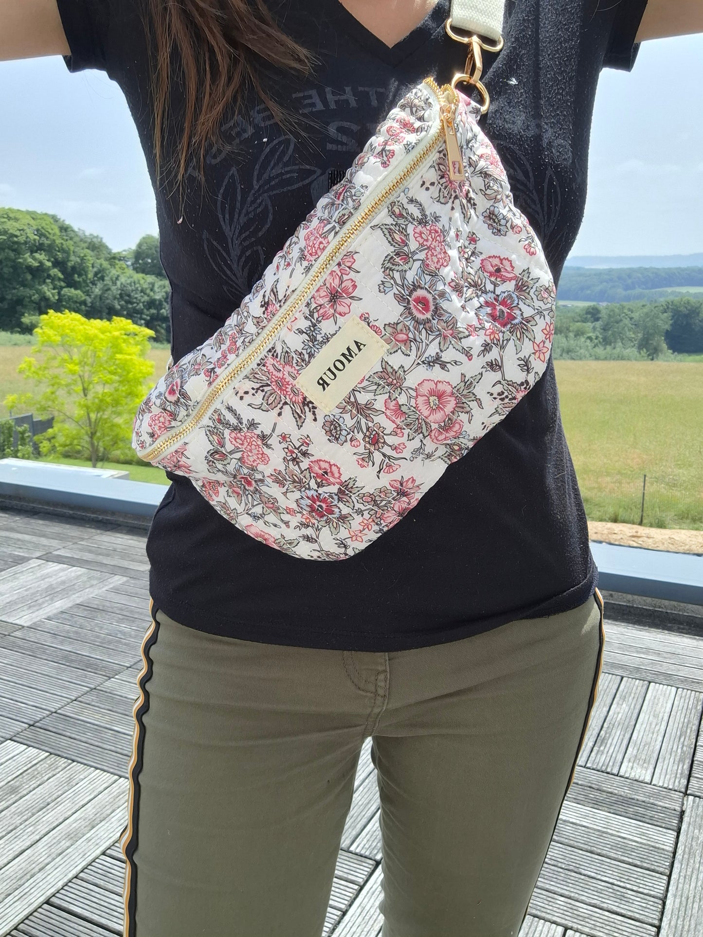 Sac banane en coton matelassé liberty fleuri noir rose creme