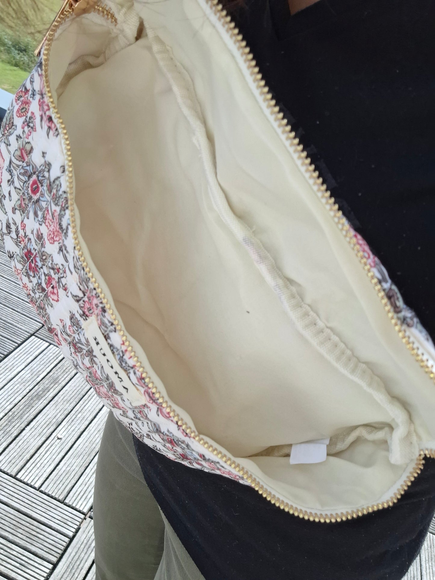 Sac banane en coton matelassé liberty fleuri noir rose creme