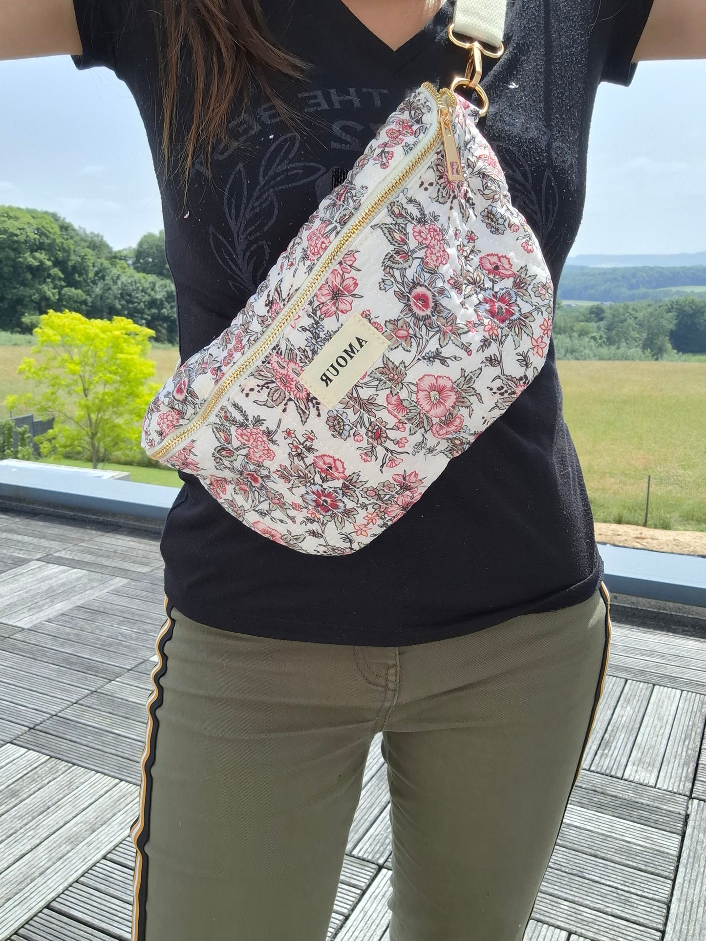 Sac banane en coton matelassé liberty fleuri noir rose creme