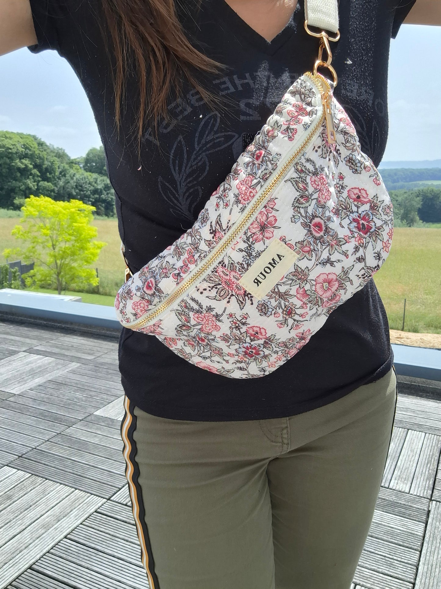 Sac banane en coton matelassé liberty fleuri noir rose creme