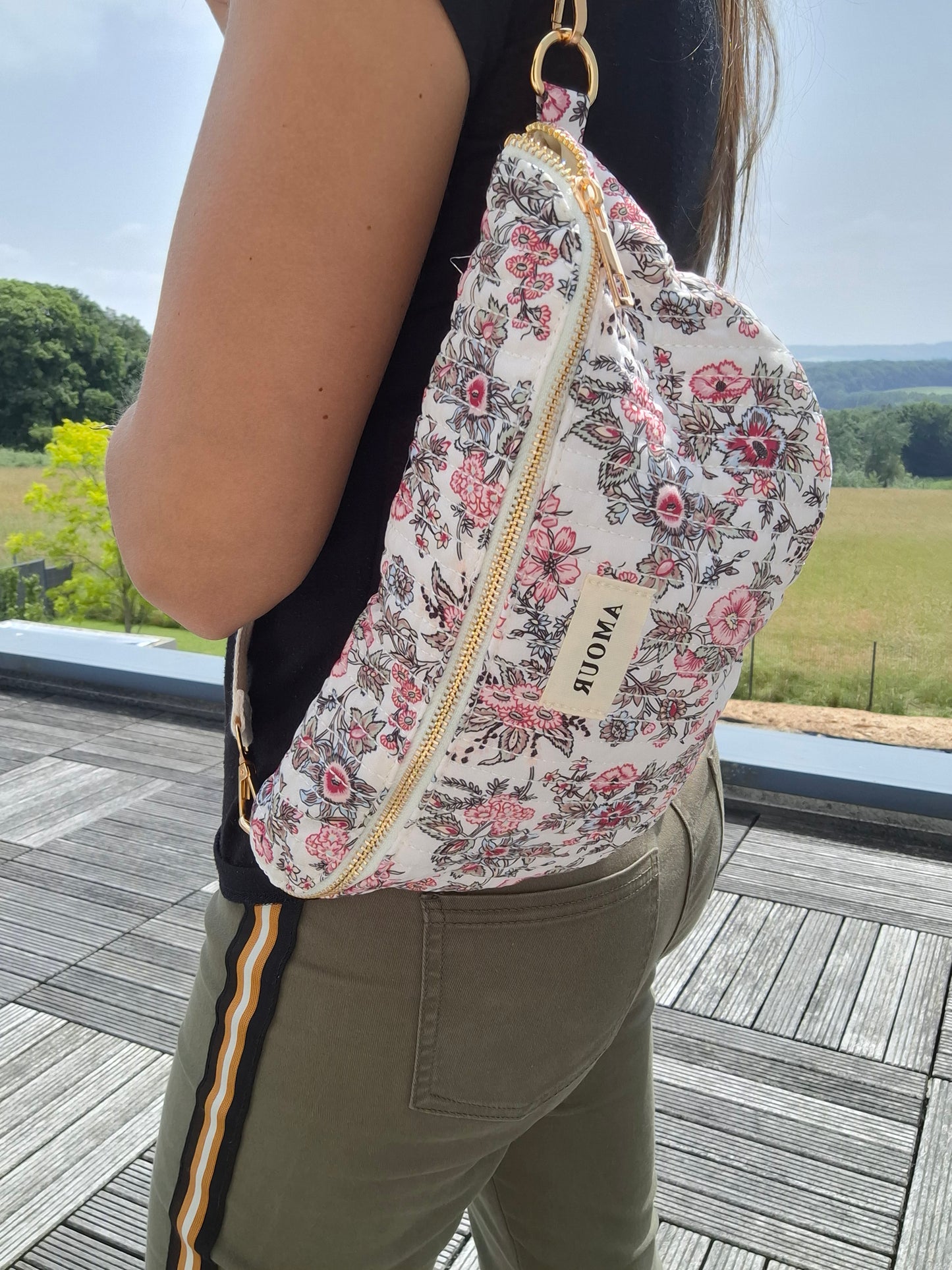 Sac banane en coton matelassé liberty fleuri noir rose creme