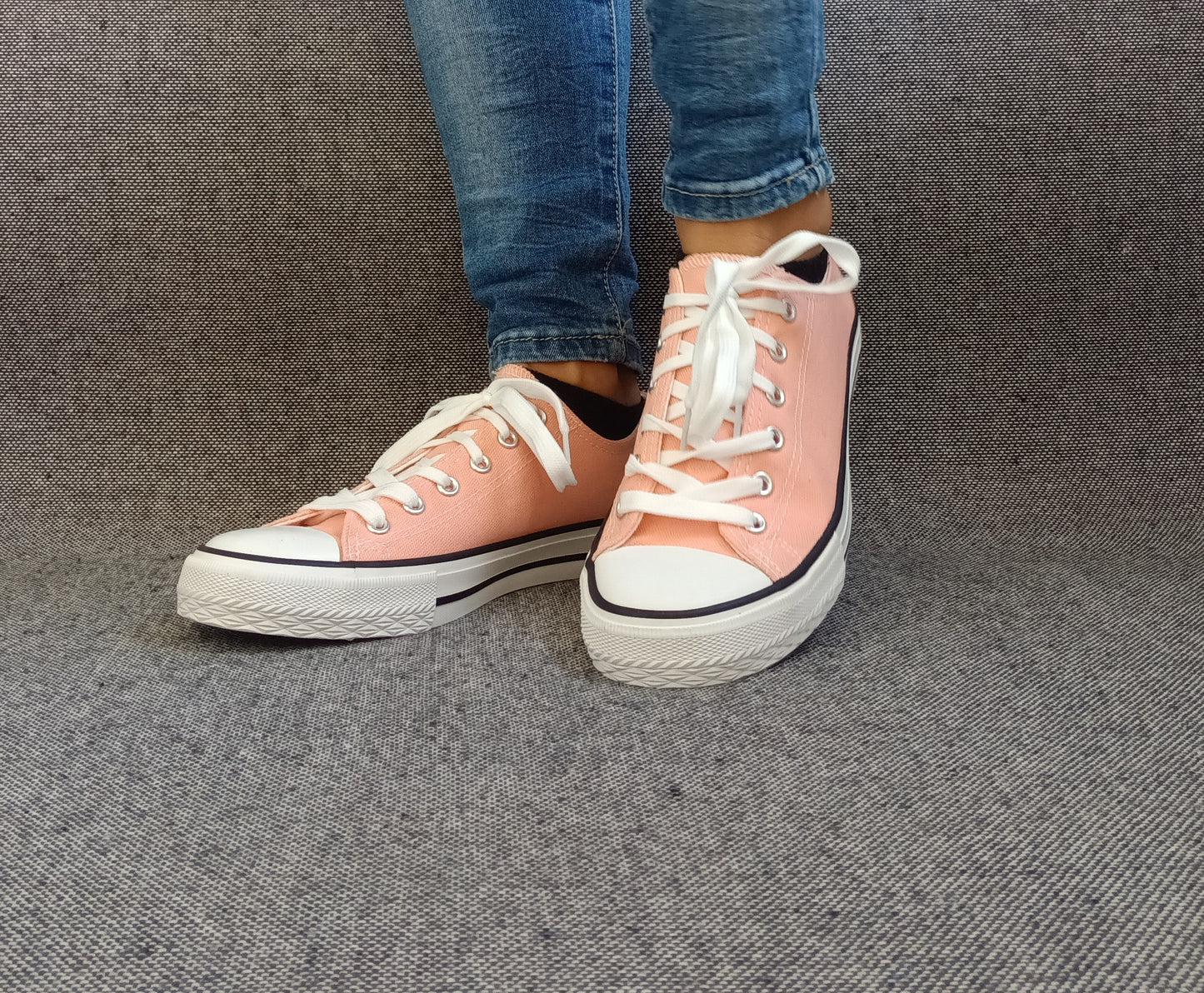 Chaussures baskets basses toile rose saumon style converse
