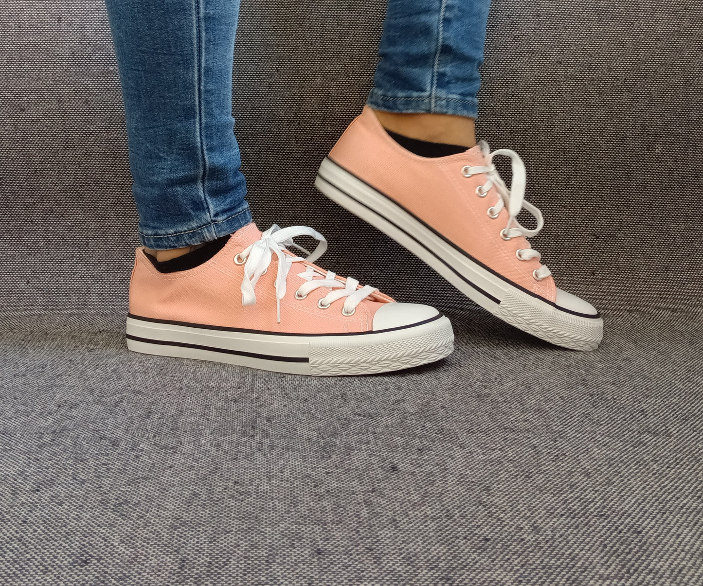 Chaussures baskets basses toile rose saumon style converse