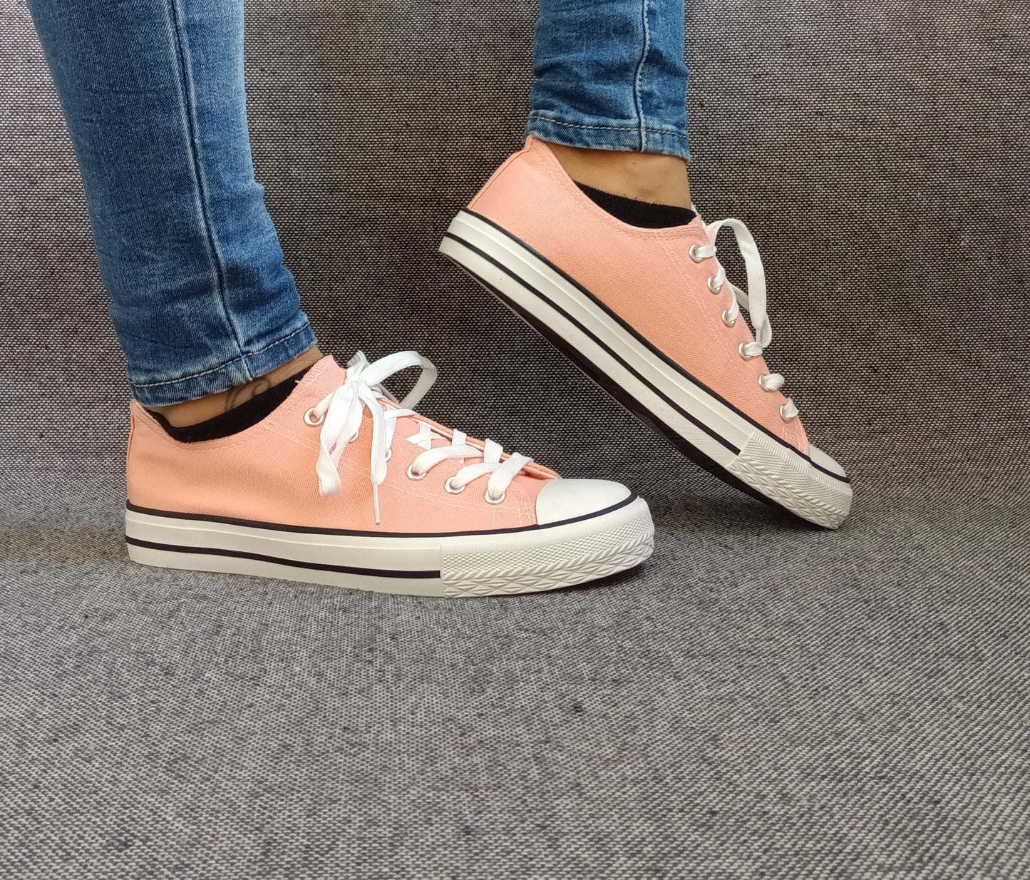 Chaussures baskets basses toile rose saumon style converse