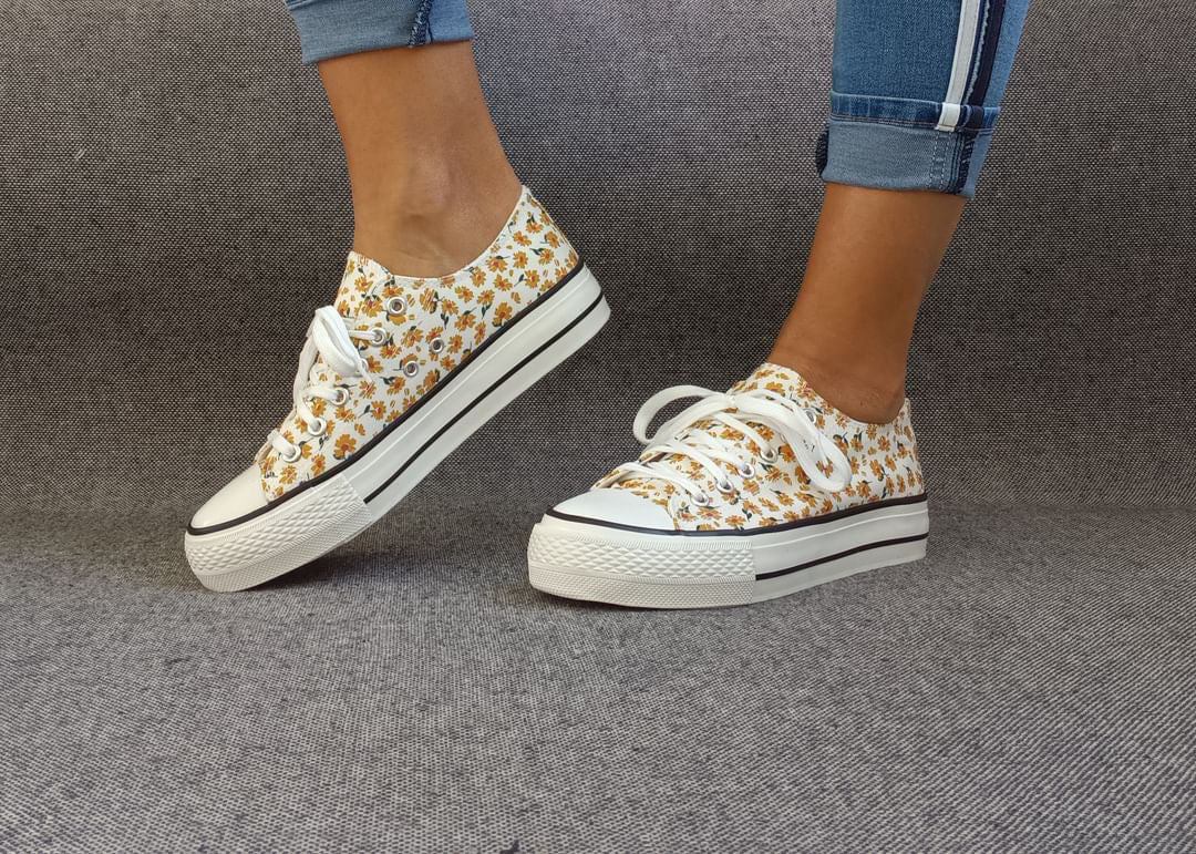 Baskets basses motifs liberty fleurs jaunes en tissu type converse - Le Petit Placard