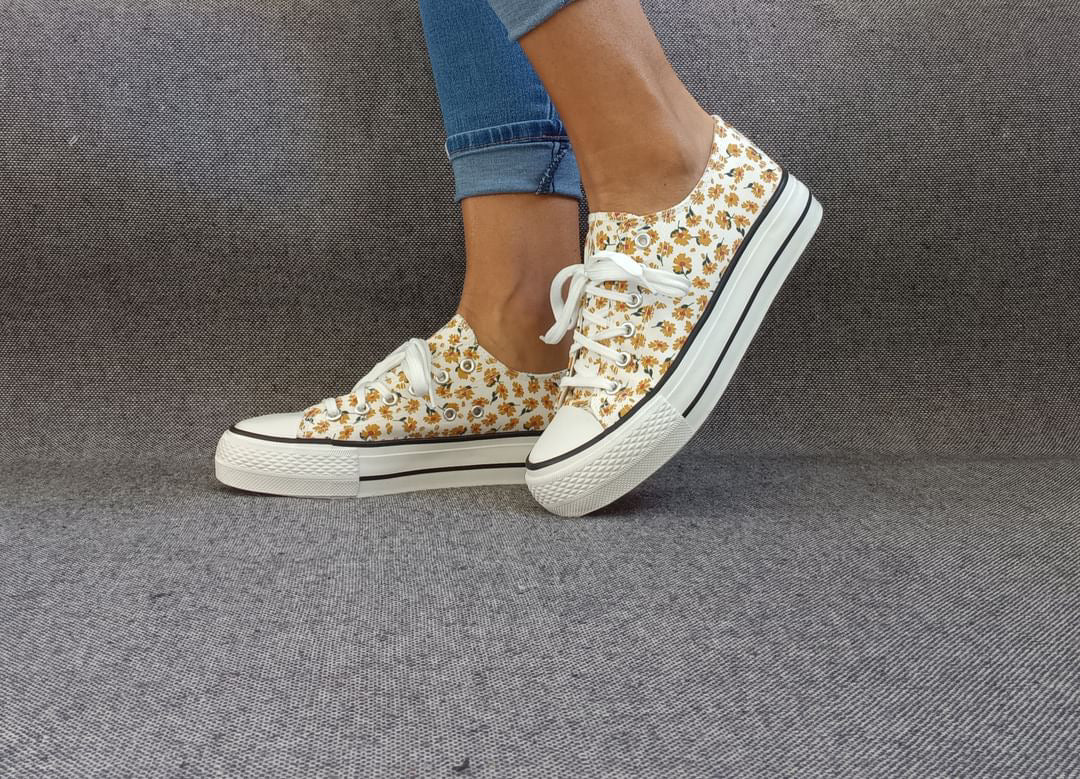Baskets basses motifs liberty fleurs jaunes en tissu type converse - Le Petit Placard