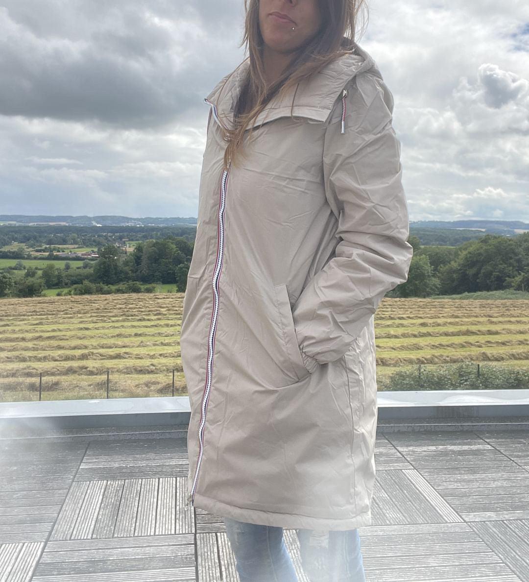 Imperméable long doublé en fausse fourrure cordon tricolore Marque Laura Jo Couleur Beige - Le Petit Placard