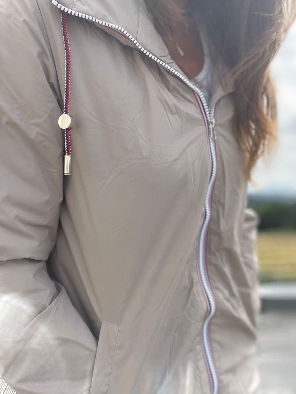 Imperméable long doublé en fausse fourrure cordon tricolore Marque Laura Jo Couleur Beige - Le Petit Placard