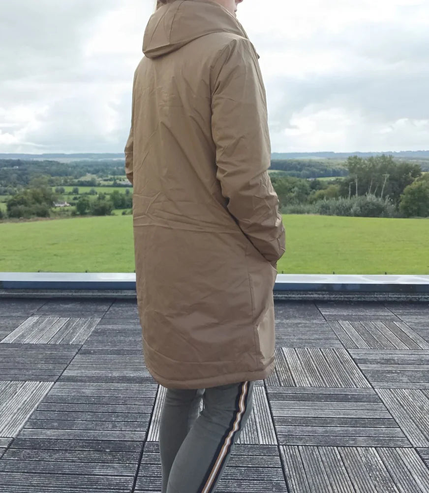 Imperméable long doublé en fausse fourrure cordon tricolore Marque Laura Jo Couleur Camel - Curvy - Le Petit Placard