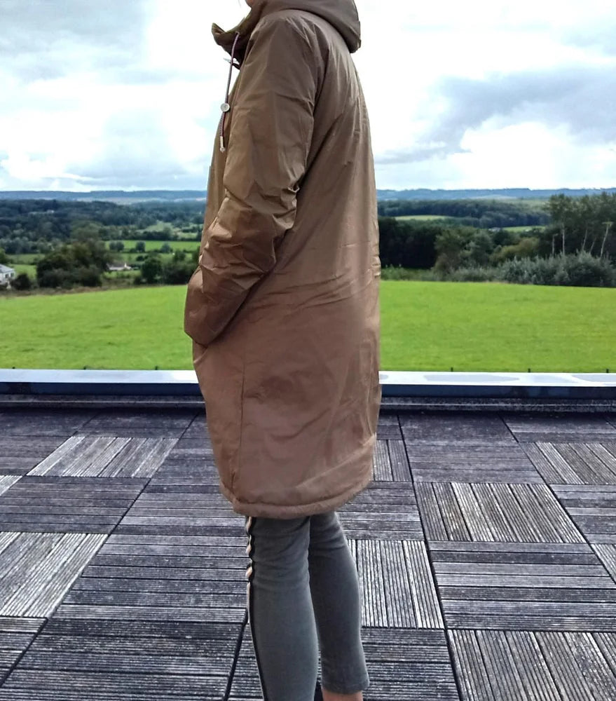 Imperméable long doublé en fausse fourrure cordon tricolore Marque Laura Jo Couleur Camel - Curvy - Le Petit Placard