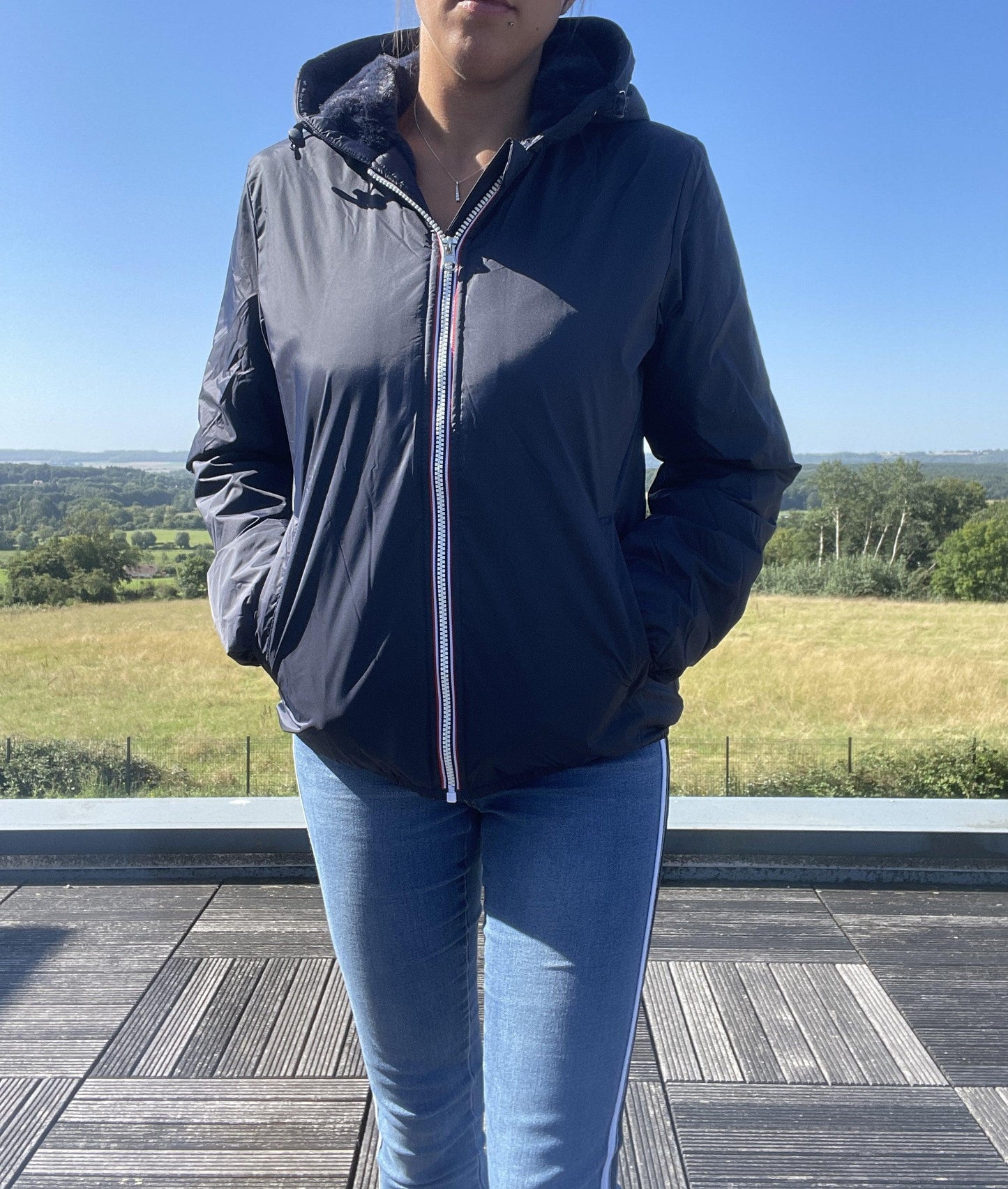 Manteau court imperméable fourré Bleu Marine Marque Laura Jo - Le Petit Placard