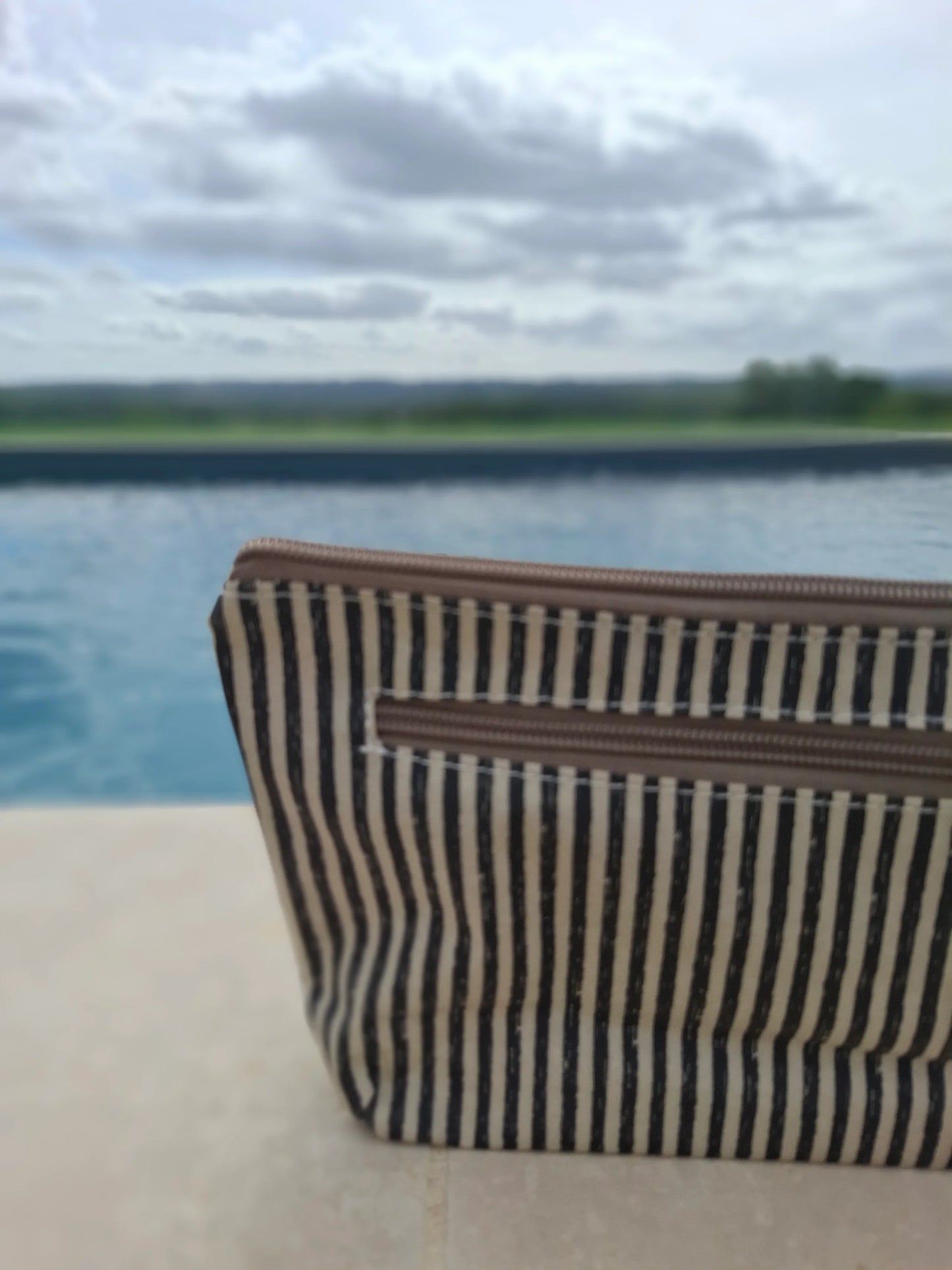 Pochette trousse en tissu imperméabilisé noir et blanc