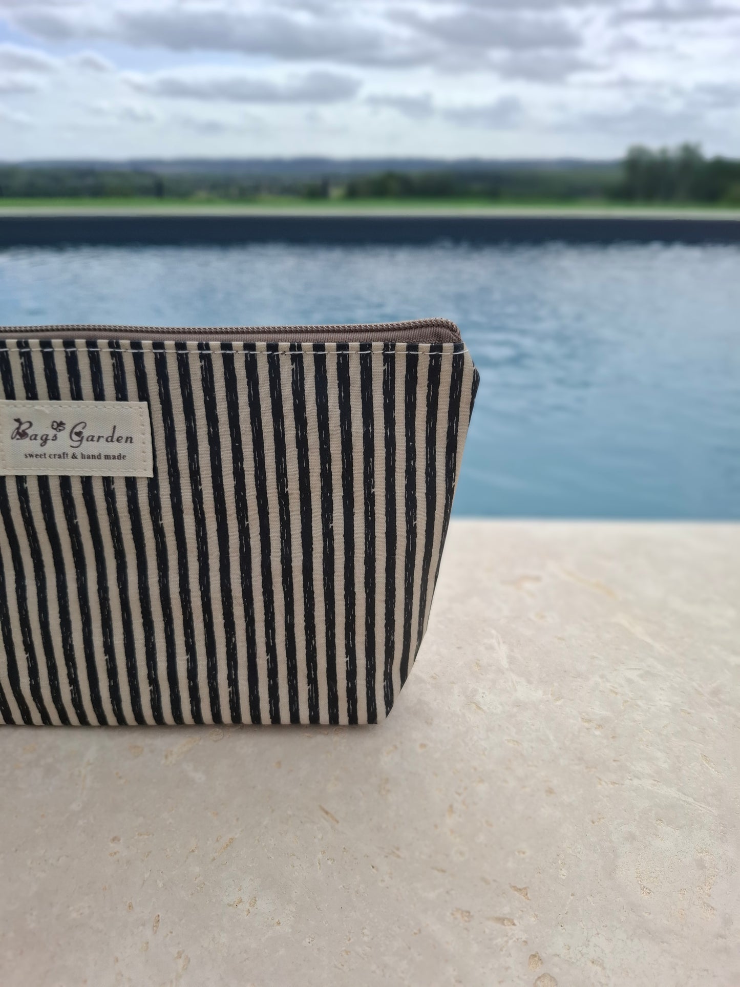 Pochette trousse en tissu imperméabilisé noir et blanc