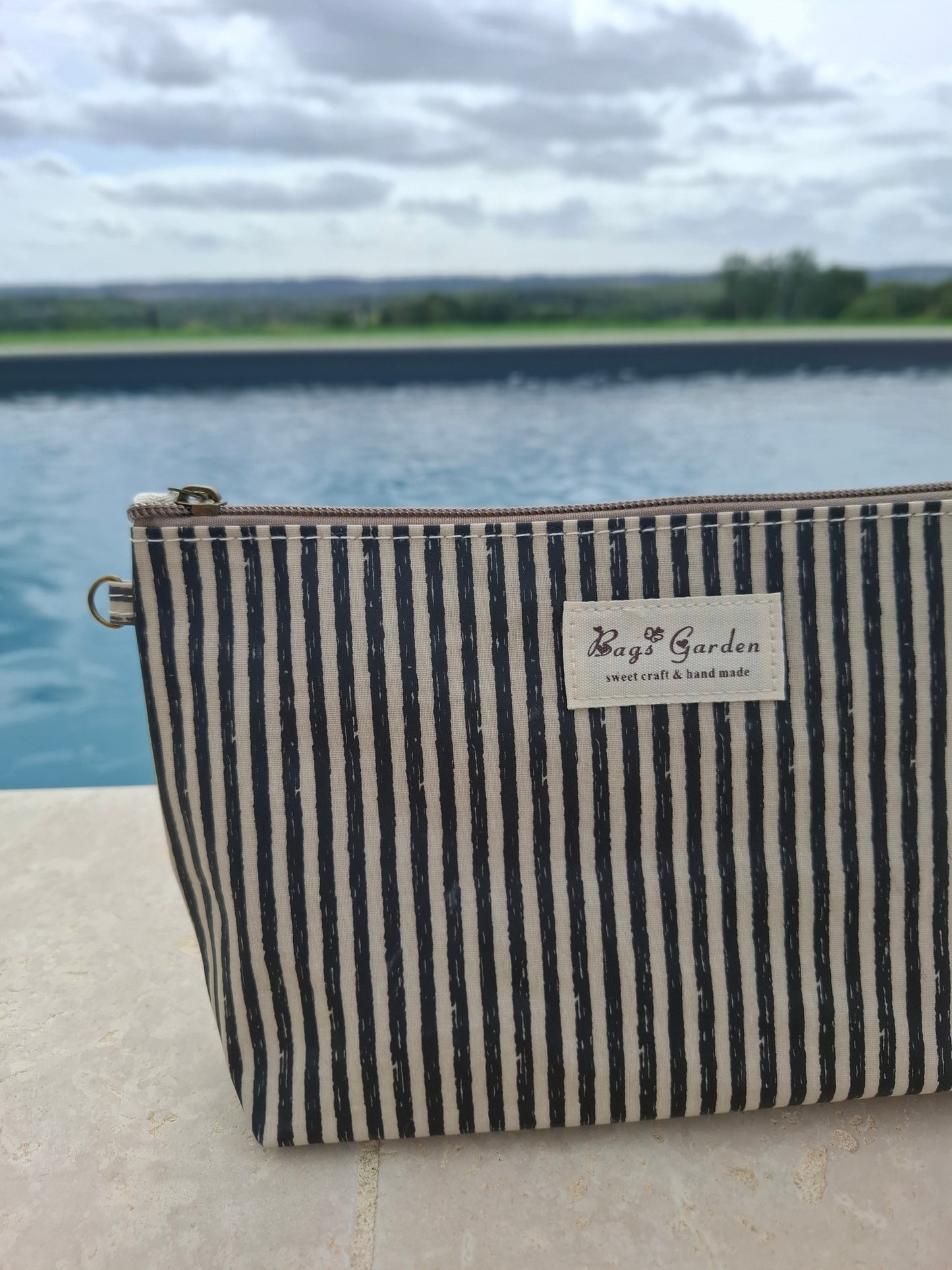 Pochette trousse en tissu imperméabilisé noir et blanc