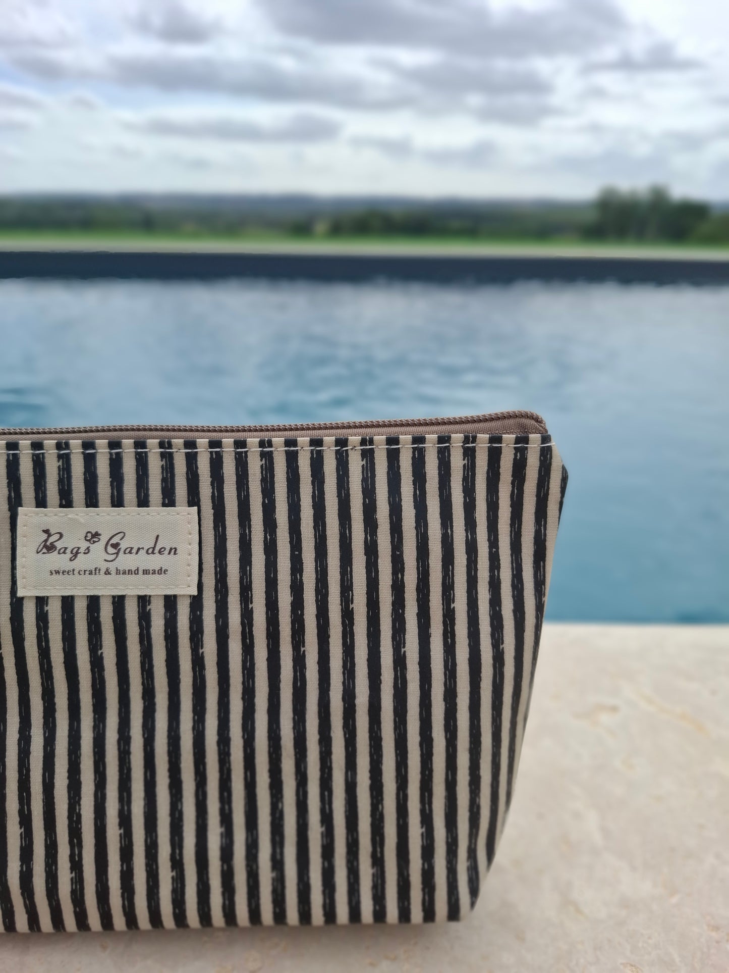 Pochette trousse en tissu imperméabilisé noir et blanc