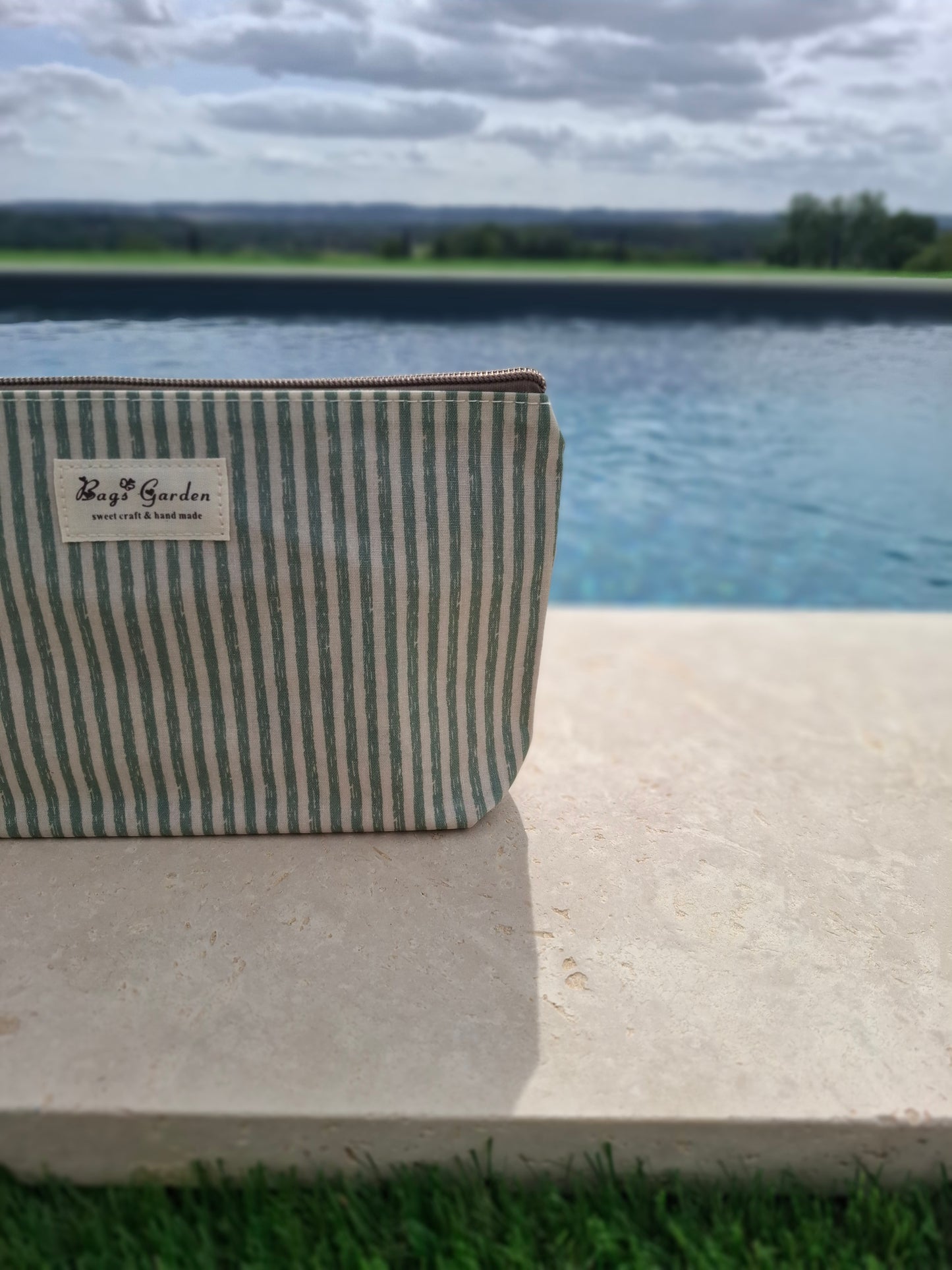 Pochette trousse en tissu imperméabilisé vert d’eau et blanc