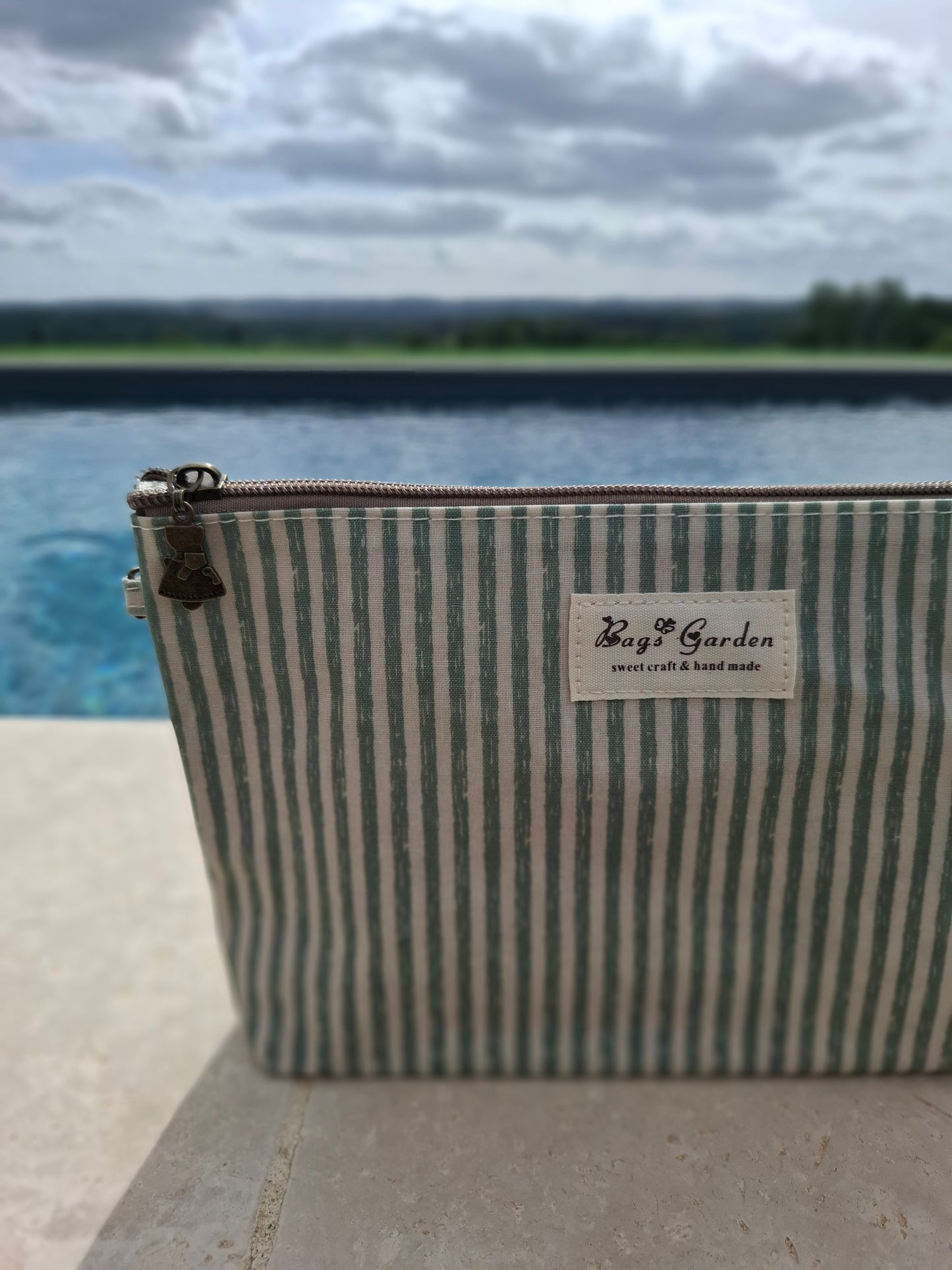 Pochette trousse en tissu imperméabilisé vert d’eau et blanc