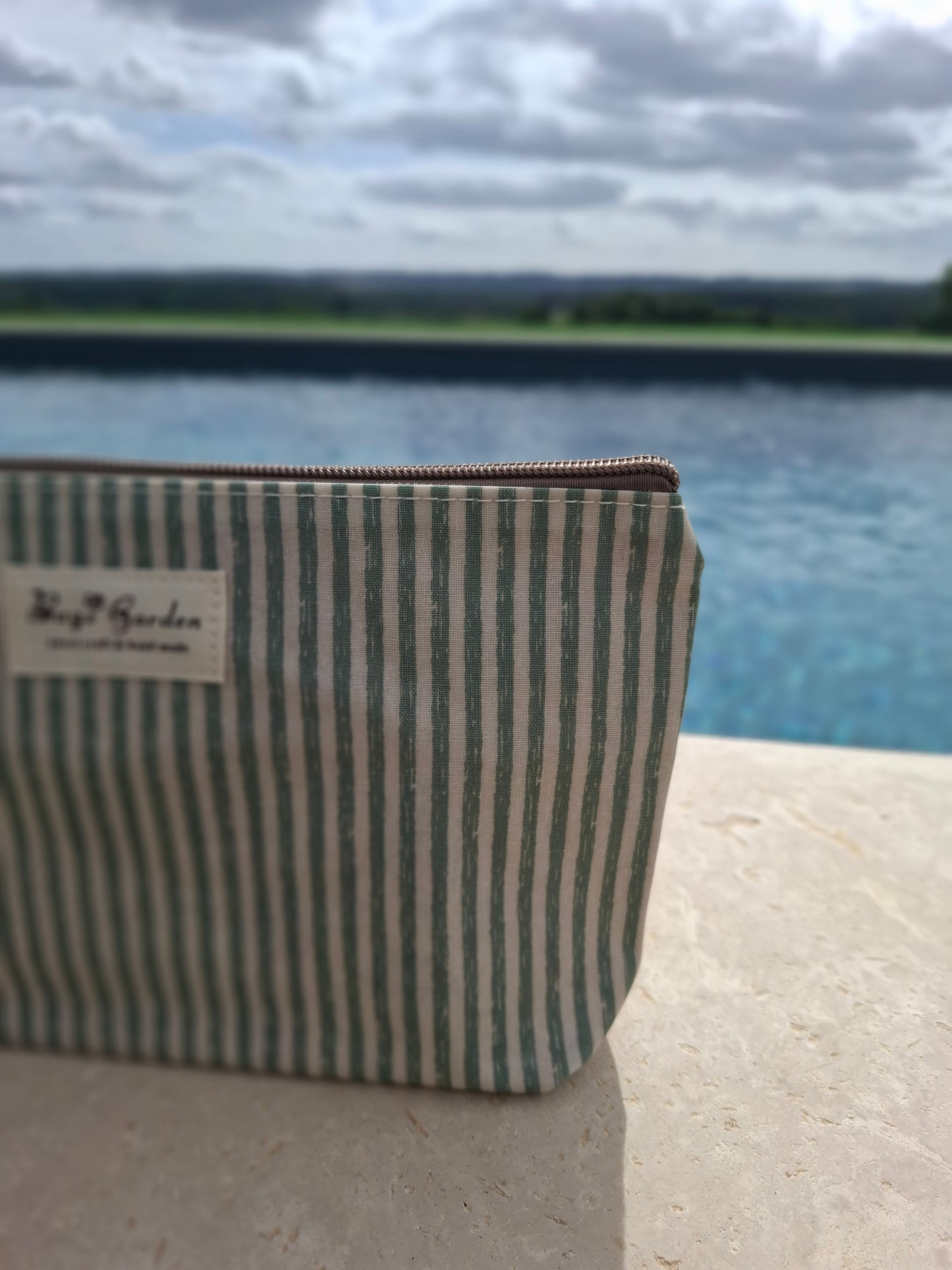 Pochette trousse en tissu imperméabilisé vert d’eau et blanc