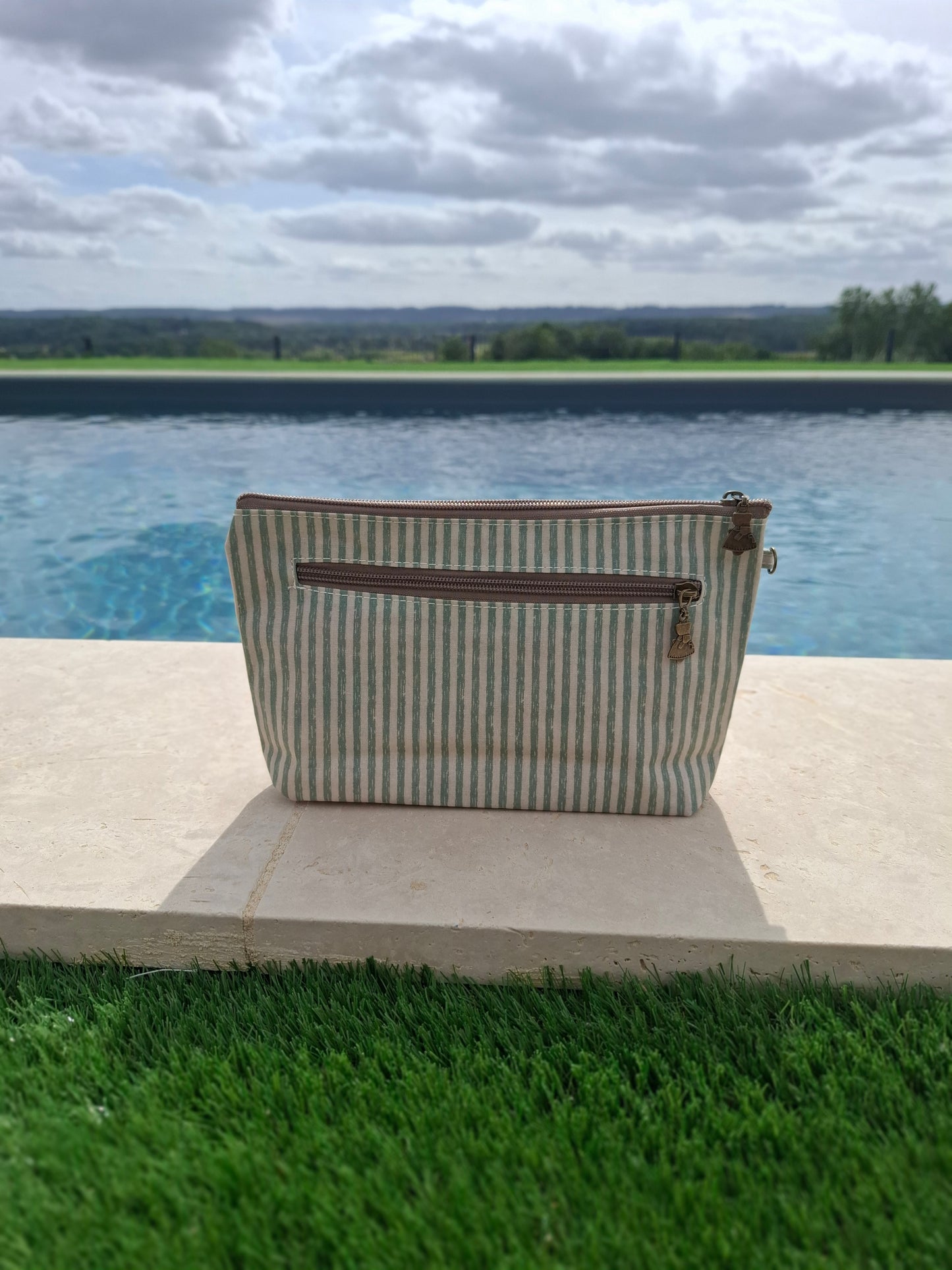 Pochette trousse en tissu imperméabilisé vert d’eau et blanc