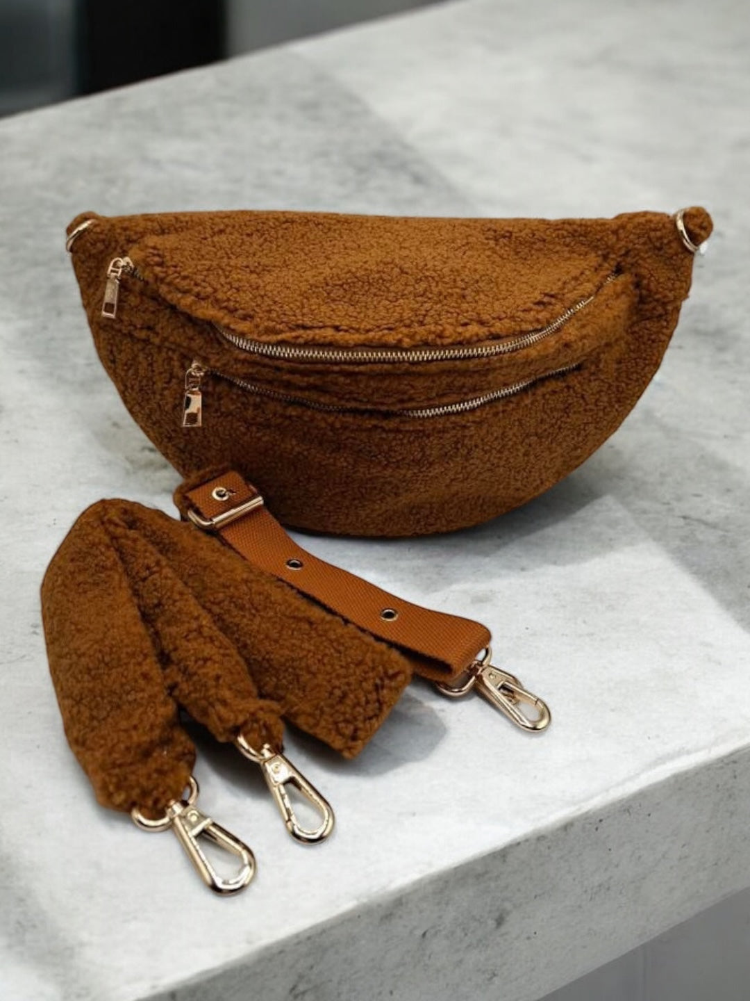 Sac banane XL peluche moumoute camel avec bandouliere moumoute - Le Petit Placard