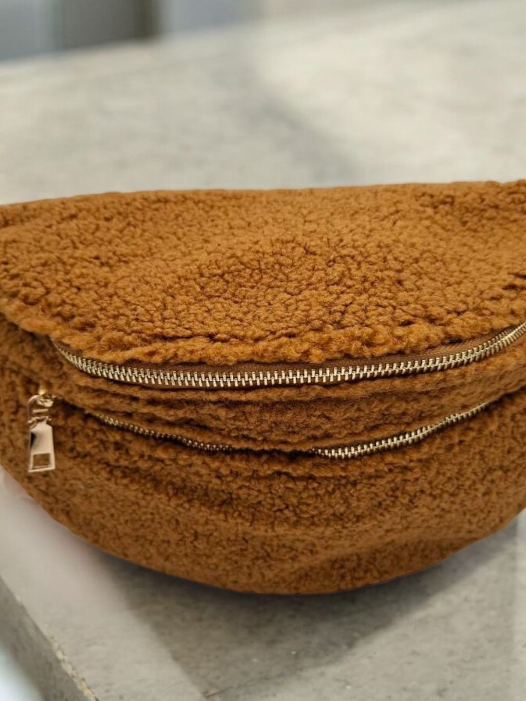 Sac banane XL peluche moumoute camel avec bandouliere moumoute - Le Petit Placard