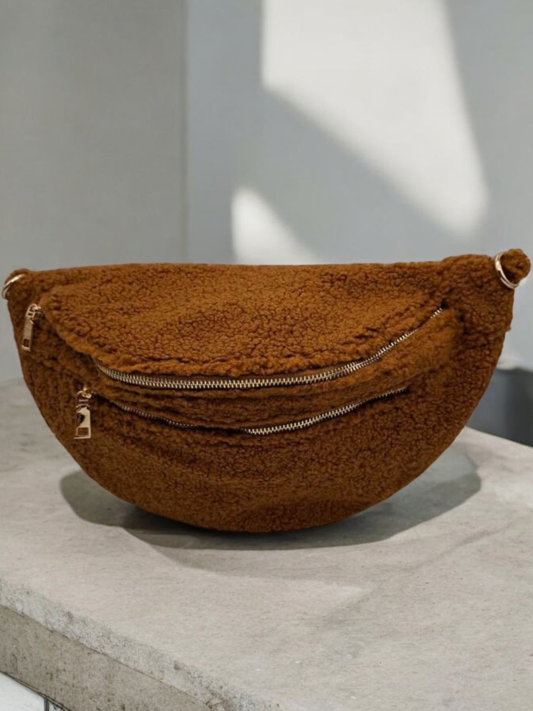 Sac banane XL peluche moumoute camel avec bandouliere moumoute - Le Petit Placard