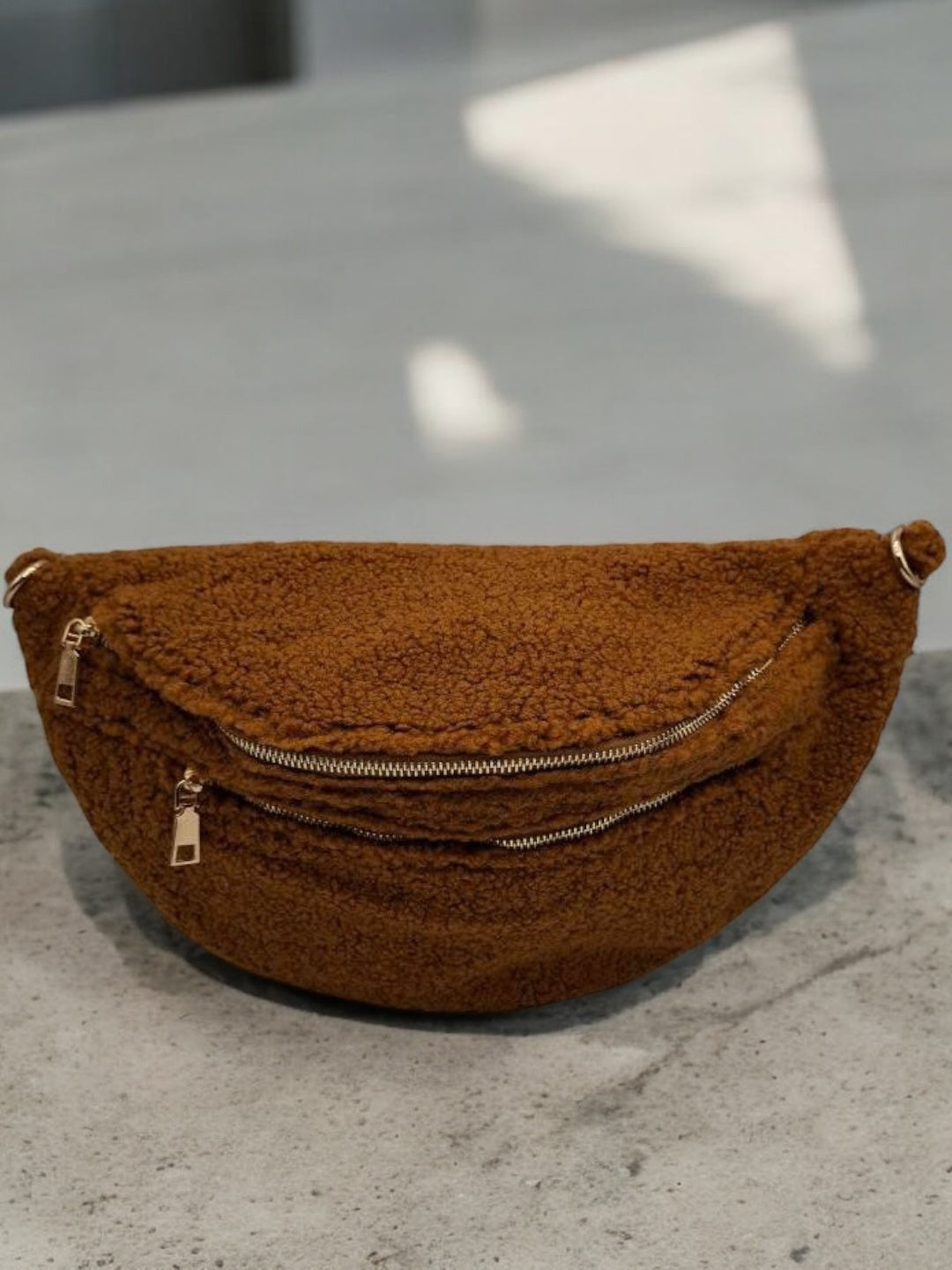 Sac banane XL peluche moumoute camel avec bandouliere moumoute - Le Petit Placard