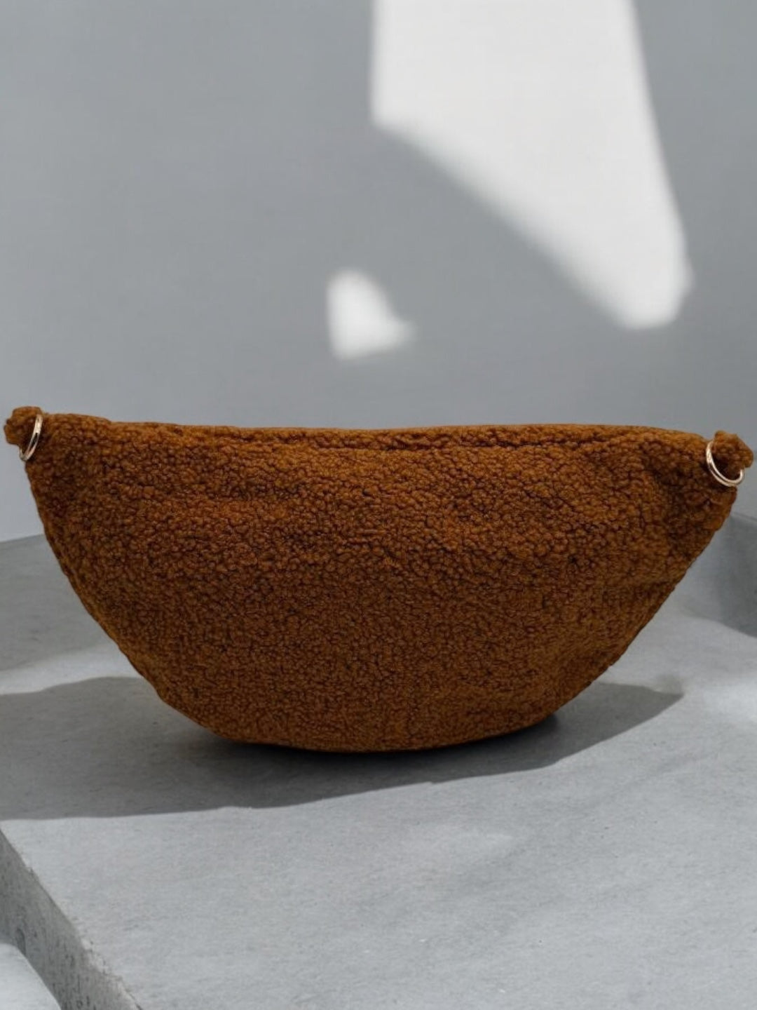 Sac banane XL peluche moumoute camel avec bandouliere moumoute - Le Petit Placard