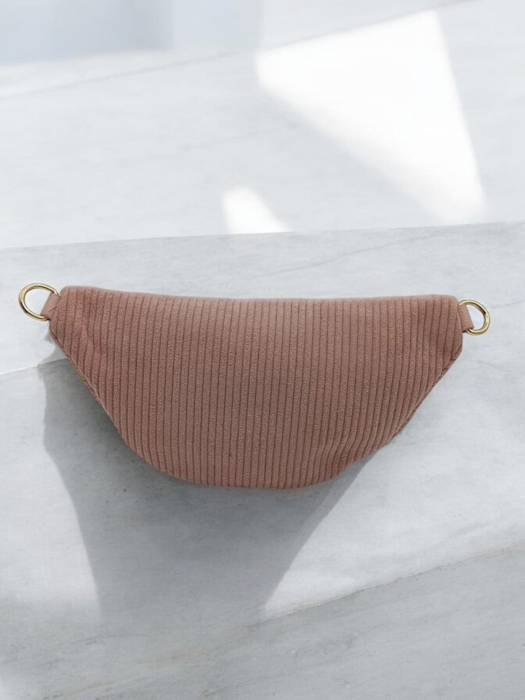 Sac banane velours côtelé 2 poches rose pâle sangle fantaisie