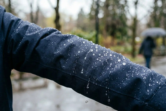 Comment rendre son manteau imperméable : guide complet