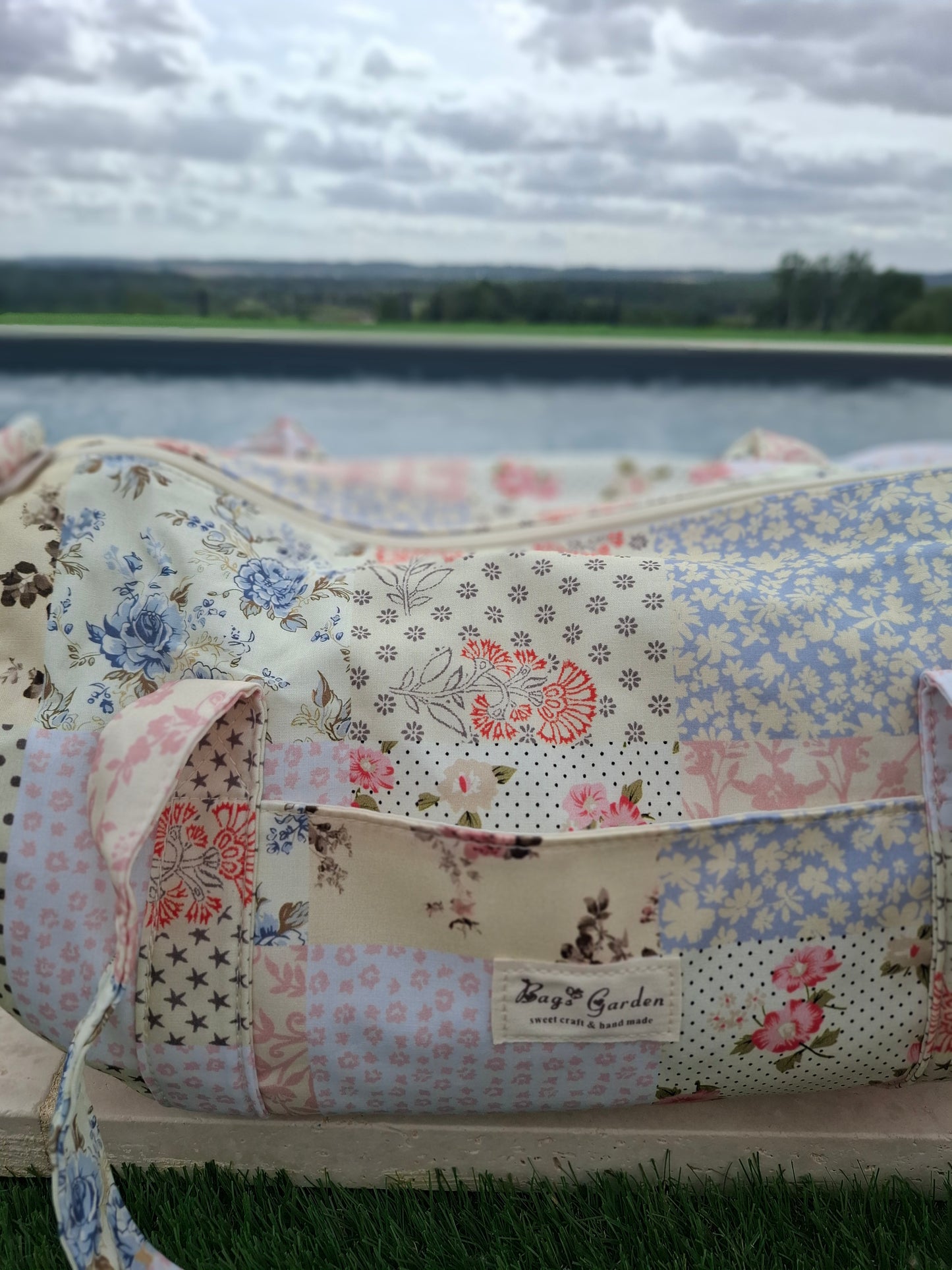 Sac polochon week end de voyage en tissu coton patchwork multicolore fleuri bleu clair orange