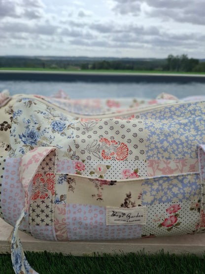 Sac polochon week end de voyage en tissu coton patchwork multicolore fleuri bleu clair orange