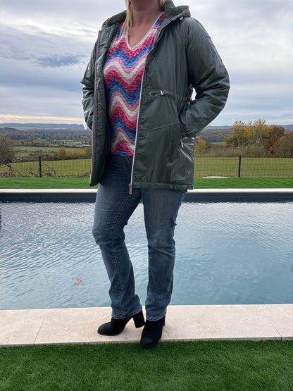 Attrait Paris - Manteau mi-long imperméable fourré resserrable à la taille kaki brillant