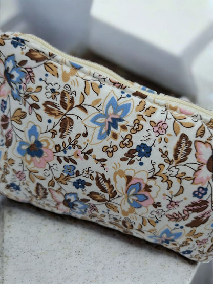 Trousse en coton avec inscription “Amour” à motif floral