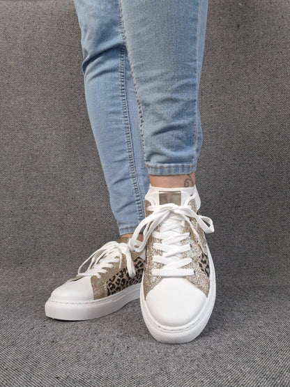 Chaussures baskets blanches beige motif léopard étoile style sneakers