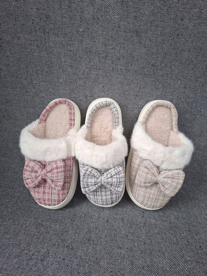 Chaussons fourrés rouge et blanc en tissu à carreaux avec noeud