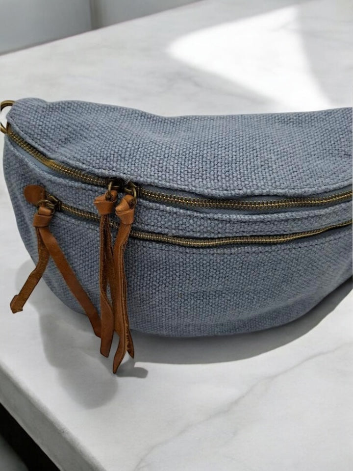 Sac banane en jute bleu clair 2 poches doubles curseurs