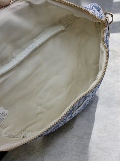 Sac banane en coton matelassé liberty fleuri bleu et creme